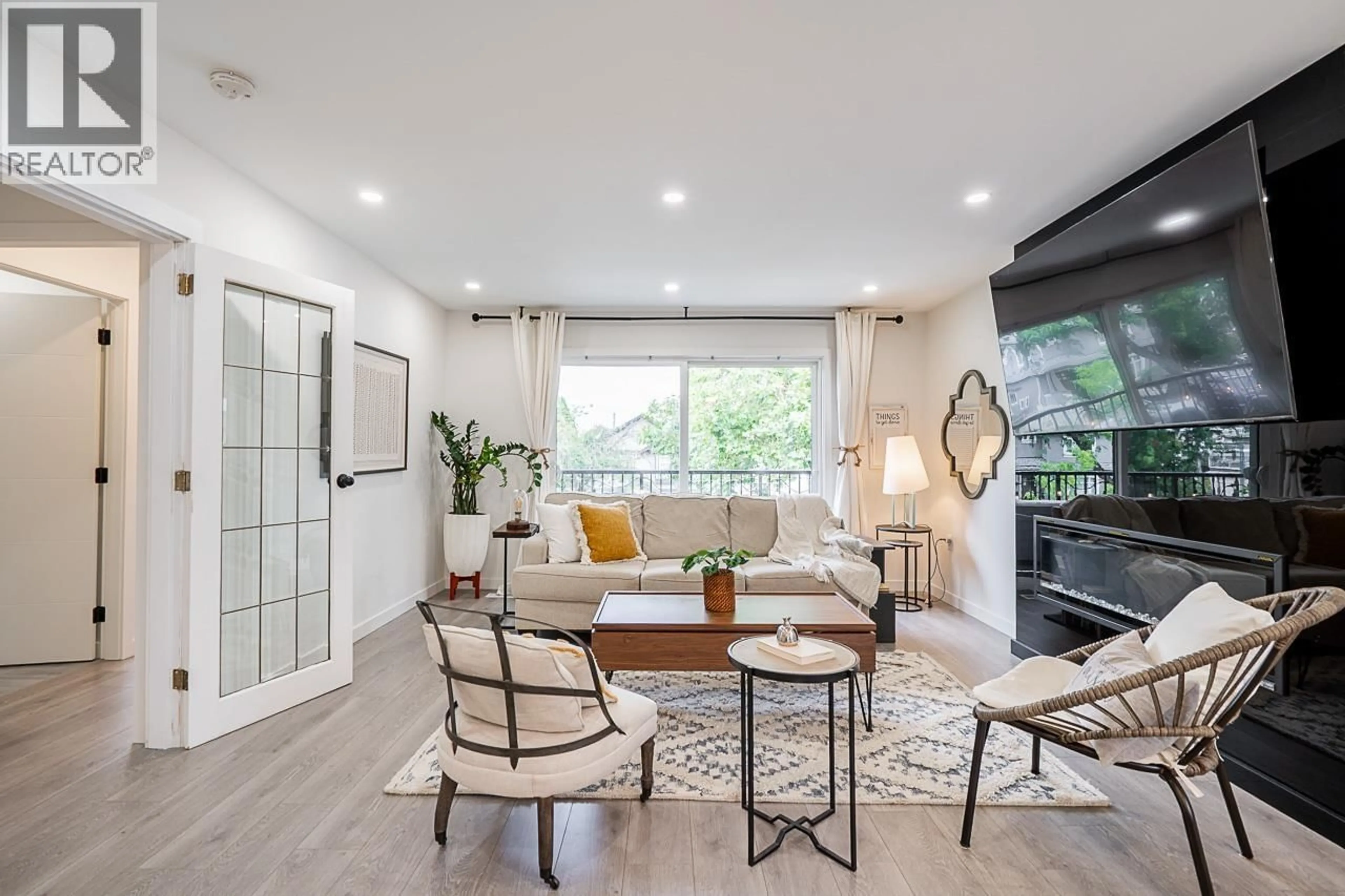 Living room with furniture, unknown for 1712 34 AVENUE, Vancouver British Columbia V5P1A3
