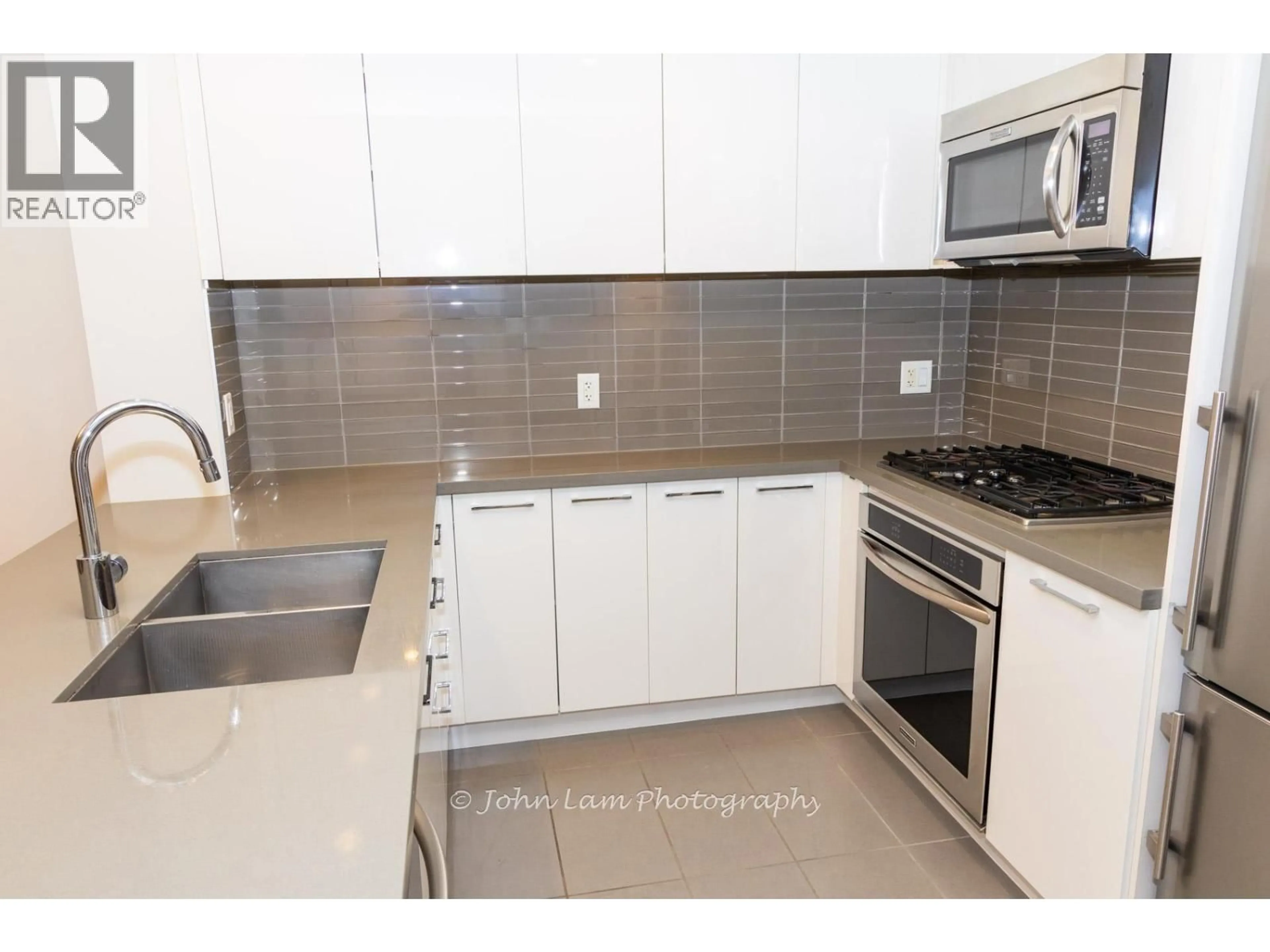Standard kitchen, ceramic/tile floor for 2005 - 4880 BENNETT STREET, Burnaby British Columbia V5H0C1