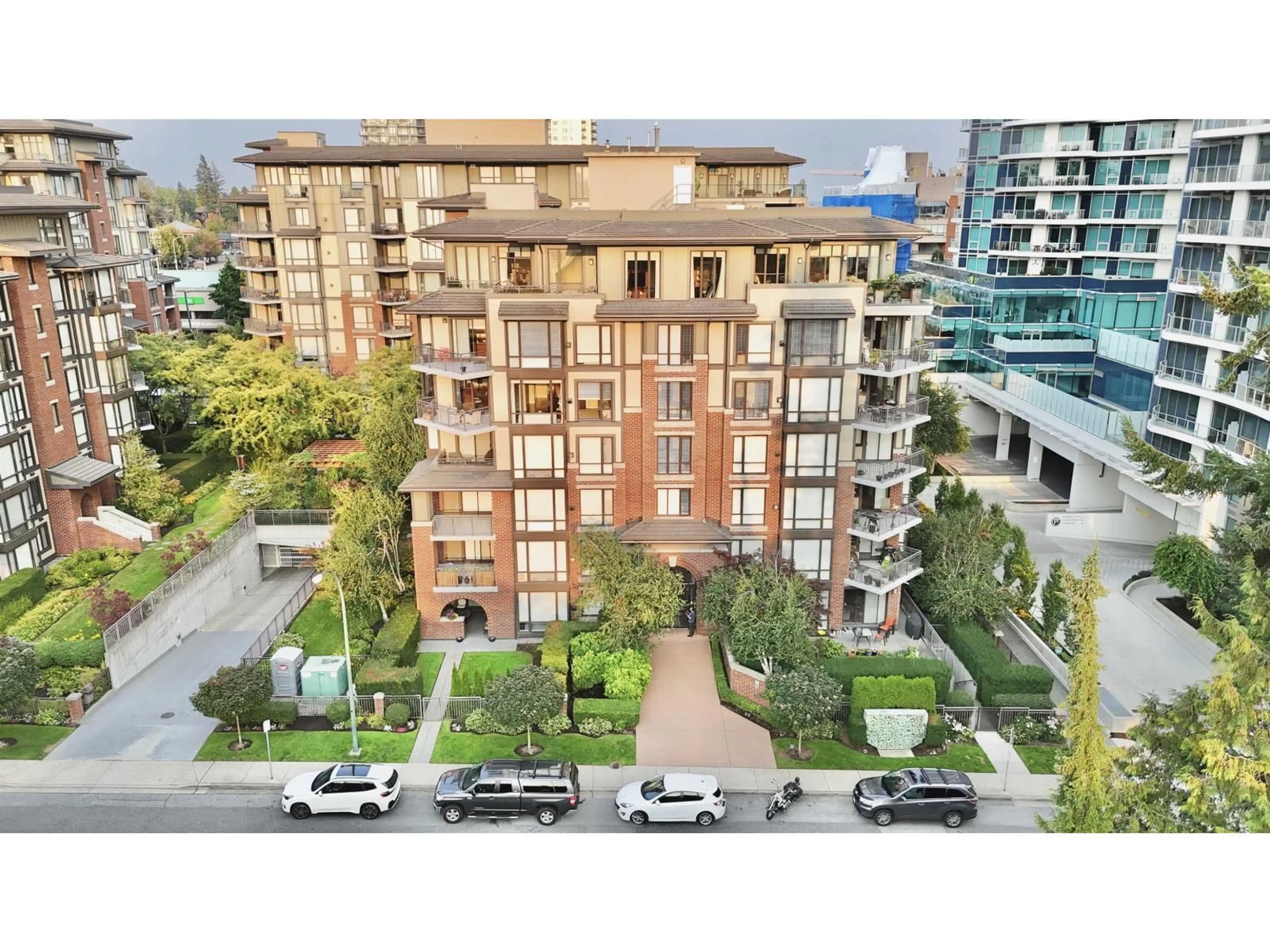 A pic from outside/outdoor area/front of a property/back of a property/a pic from drone, city buildings view from balcony for 603 - 1550 MARTIN, White Rock British Columbia V4B5M3