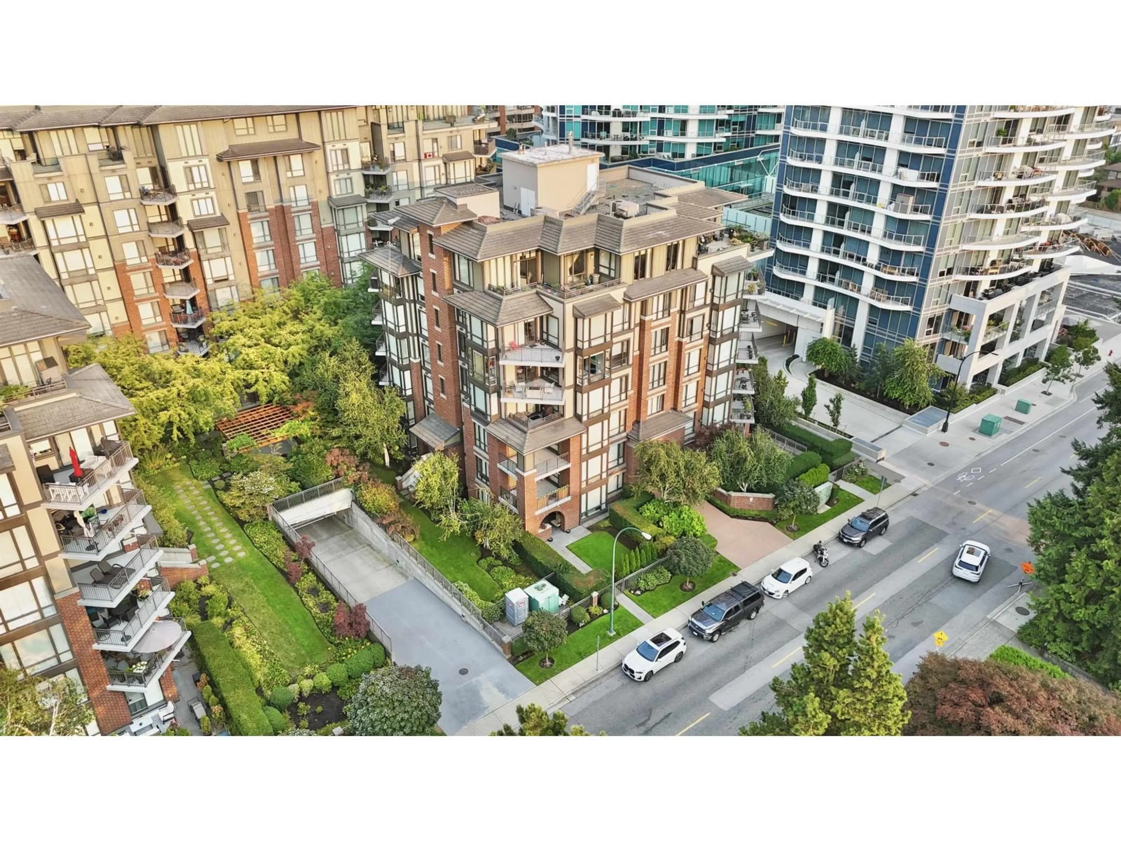 A pic from outside/outdoor area/front of a property/back of a property/a pic from drone, city buildings view from balcony for 603 - 1550 MARTIN, White Rock British Columbia V4B5M3