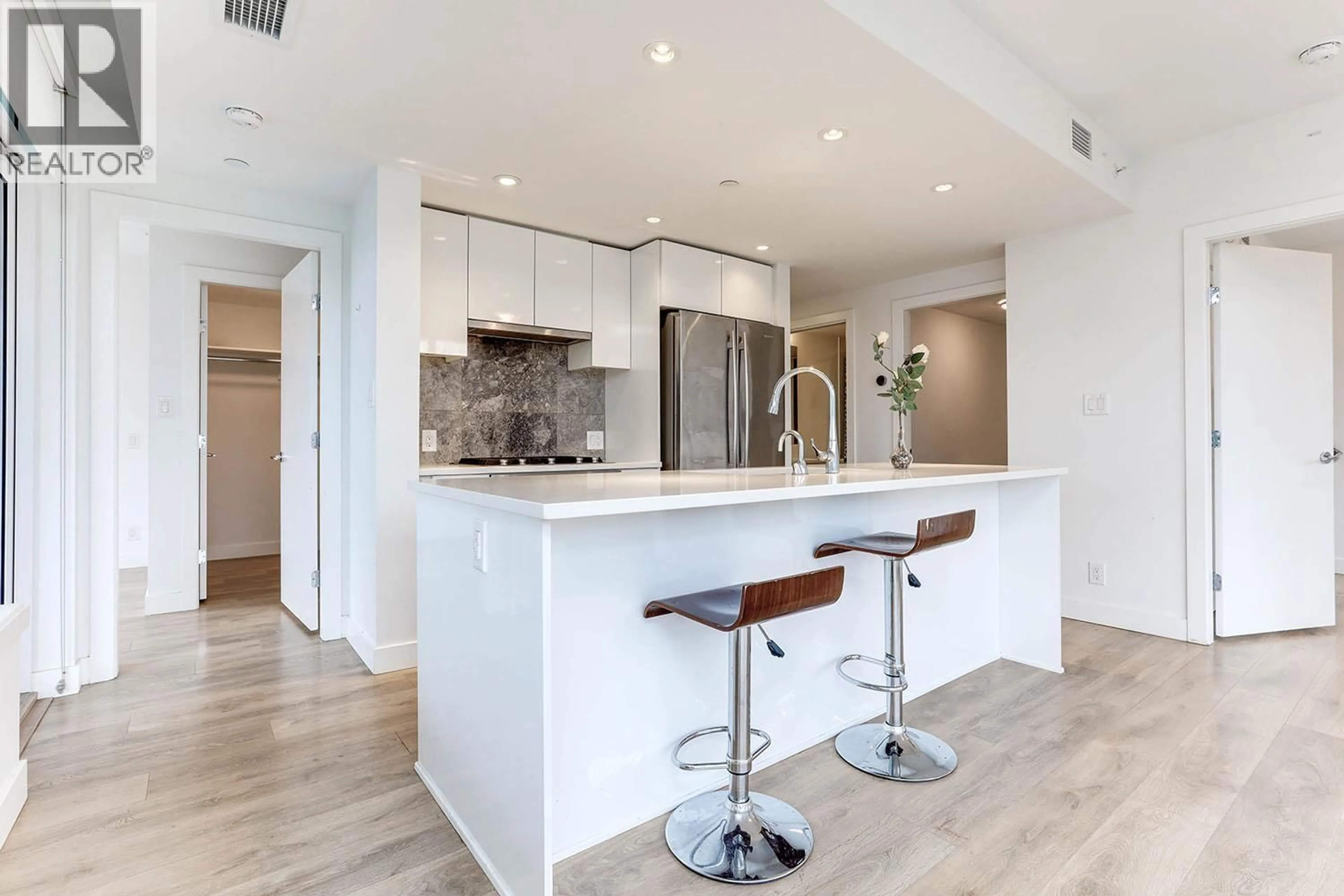 Contemporary kitchen, unknown for 1702 - 8538 RIVER DISTRICT CROSSING, Vancouver British Columbia V5S0C9