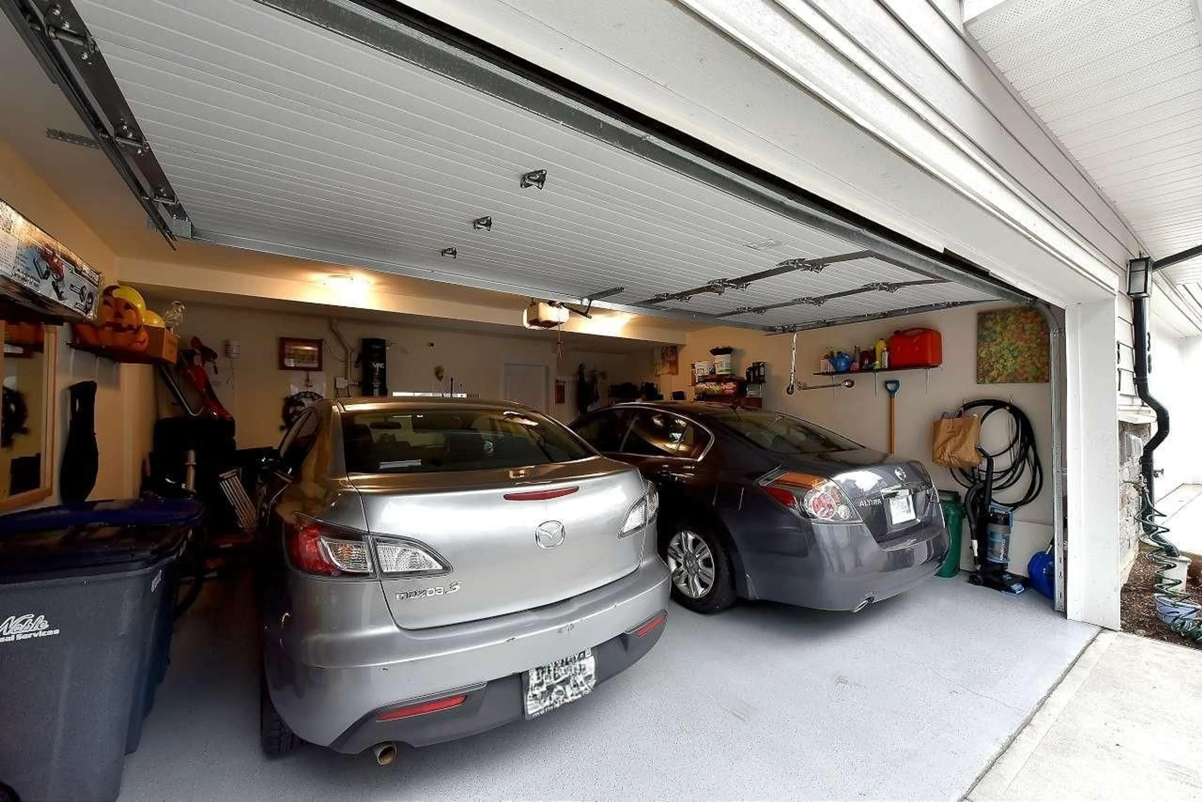 Indoor garage for 37 - 6188 141, Surrey British Columbia V3X0J7