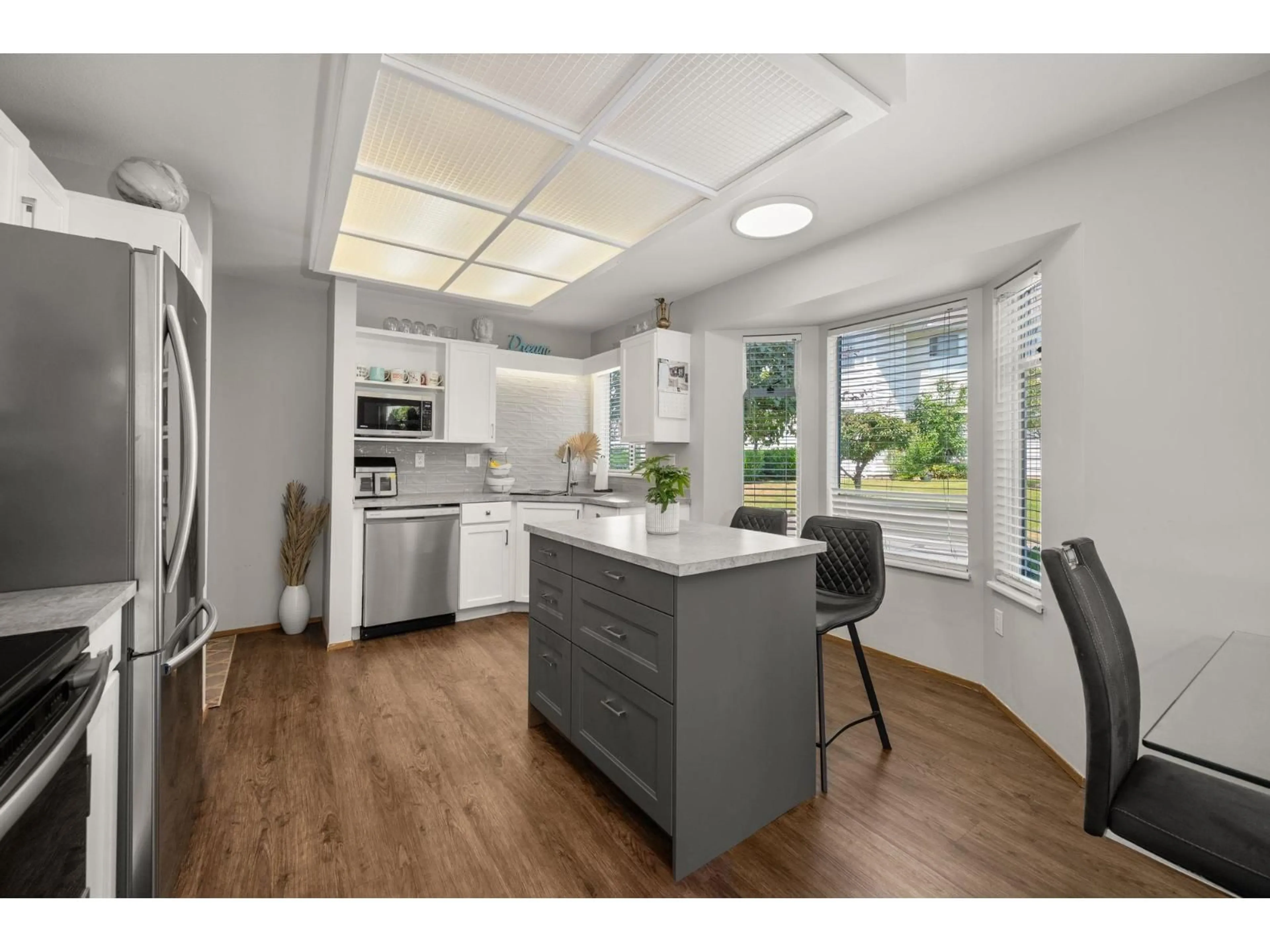 Open concept kitchen, unknown for 131 - 7156 121, Surrey British Columbia V3W0J6