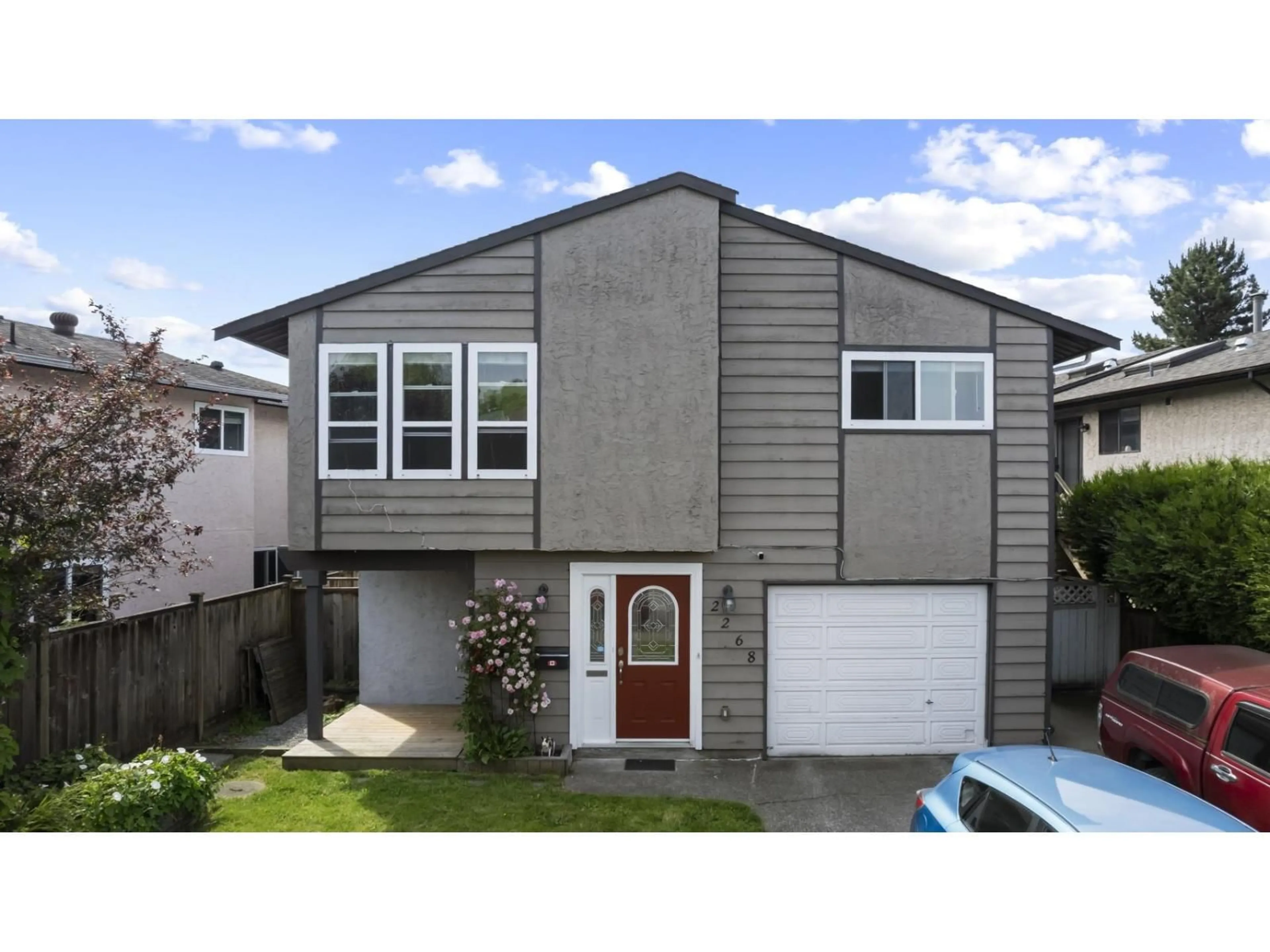 Home with vinyl exterior material, street for 2268 WILLOUGHBY, Langley British Columbia V2Y1C1