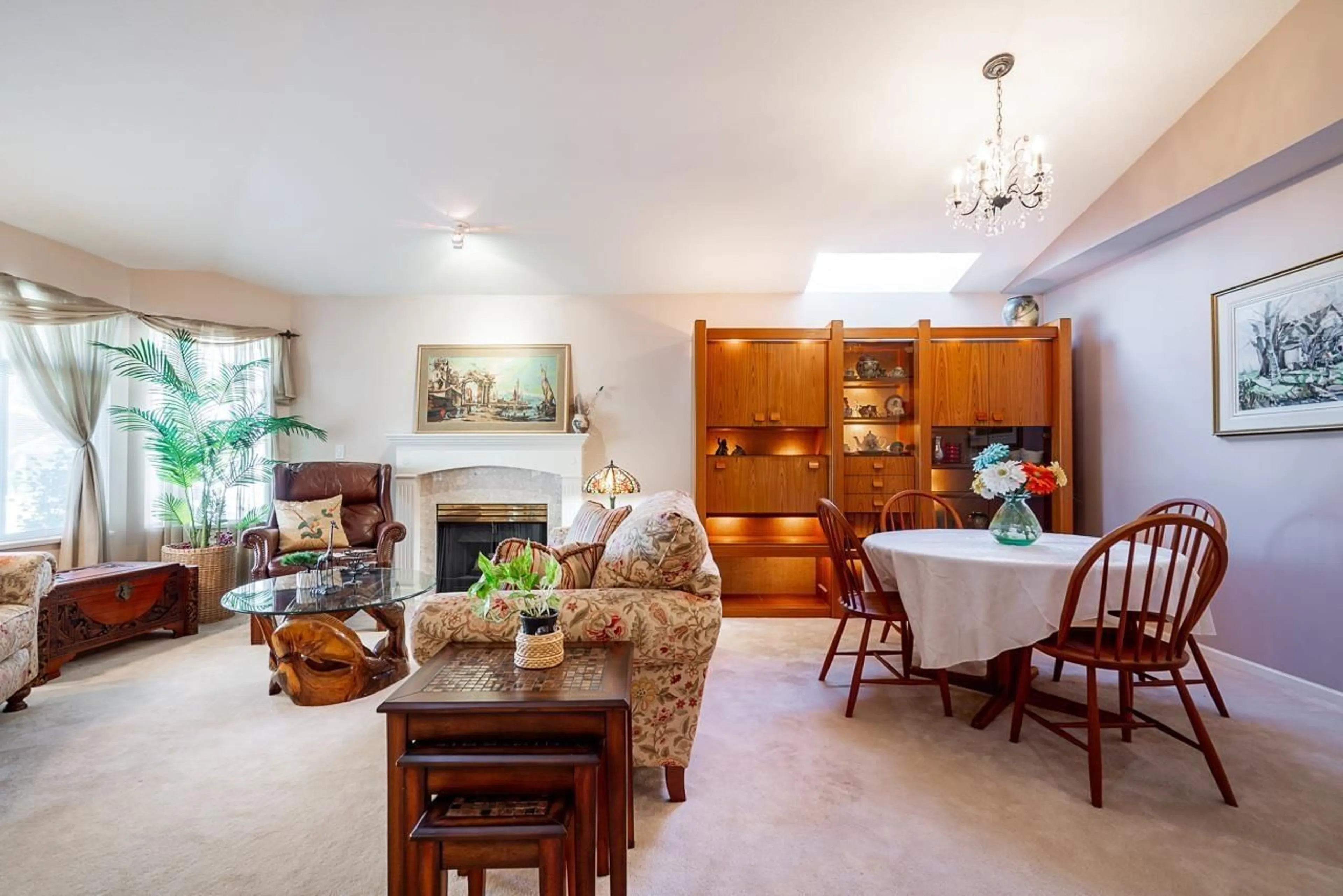 Living room with furniture, unknown for 142 - 9208 208, Langley British Columbia V1M2M9