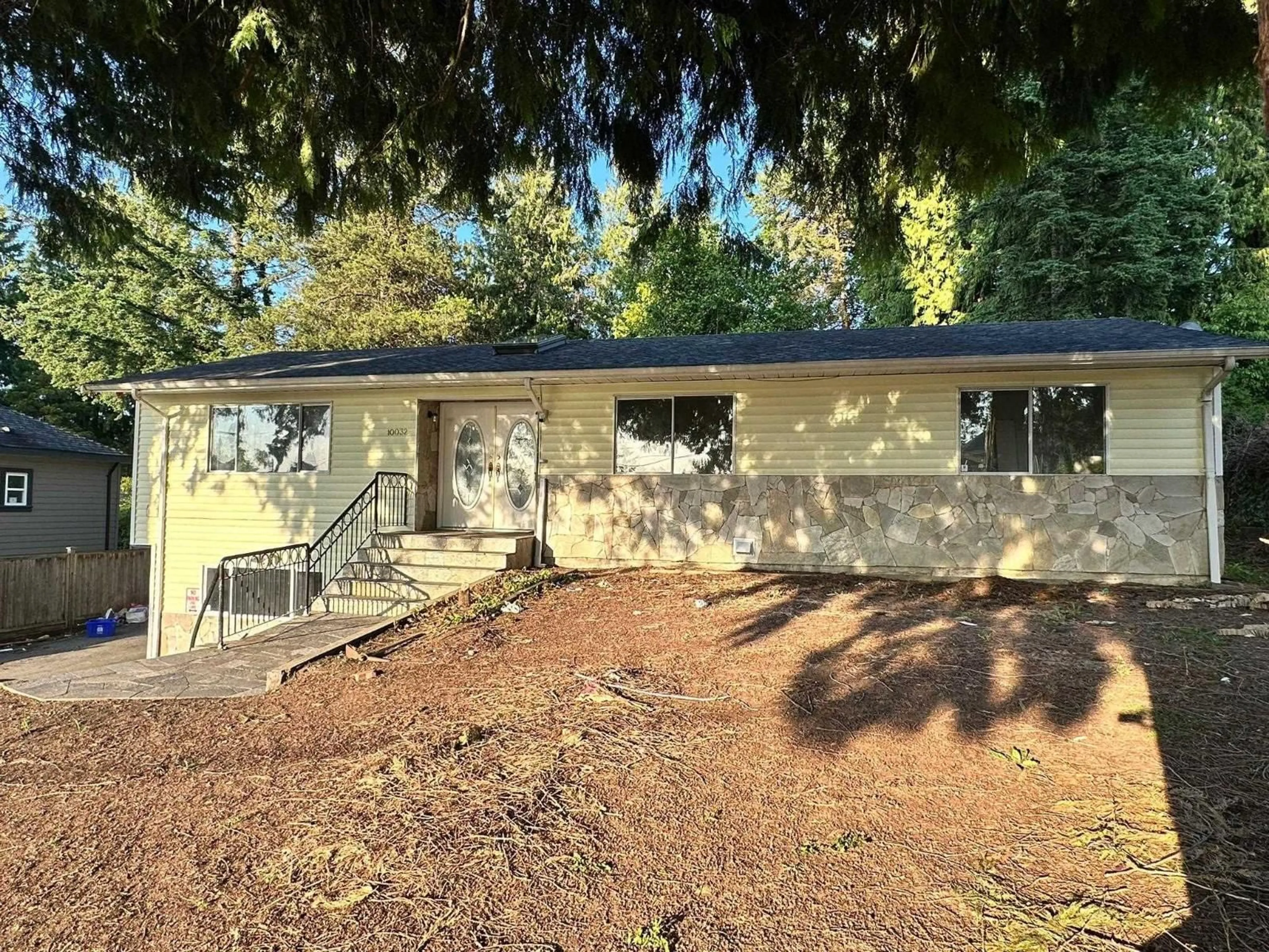 A pic from outside/outdoor area/front of a property/back of a property/a pic from drone, unknown for 10032 122, Surrey British Columbia V3V4M5