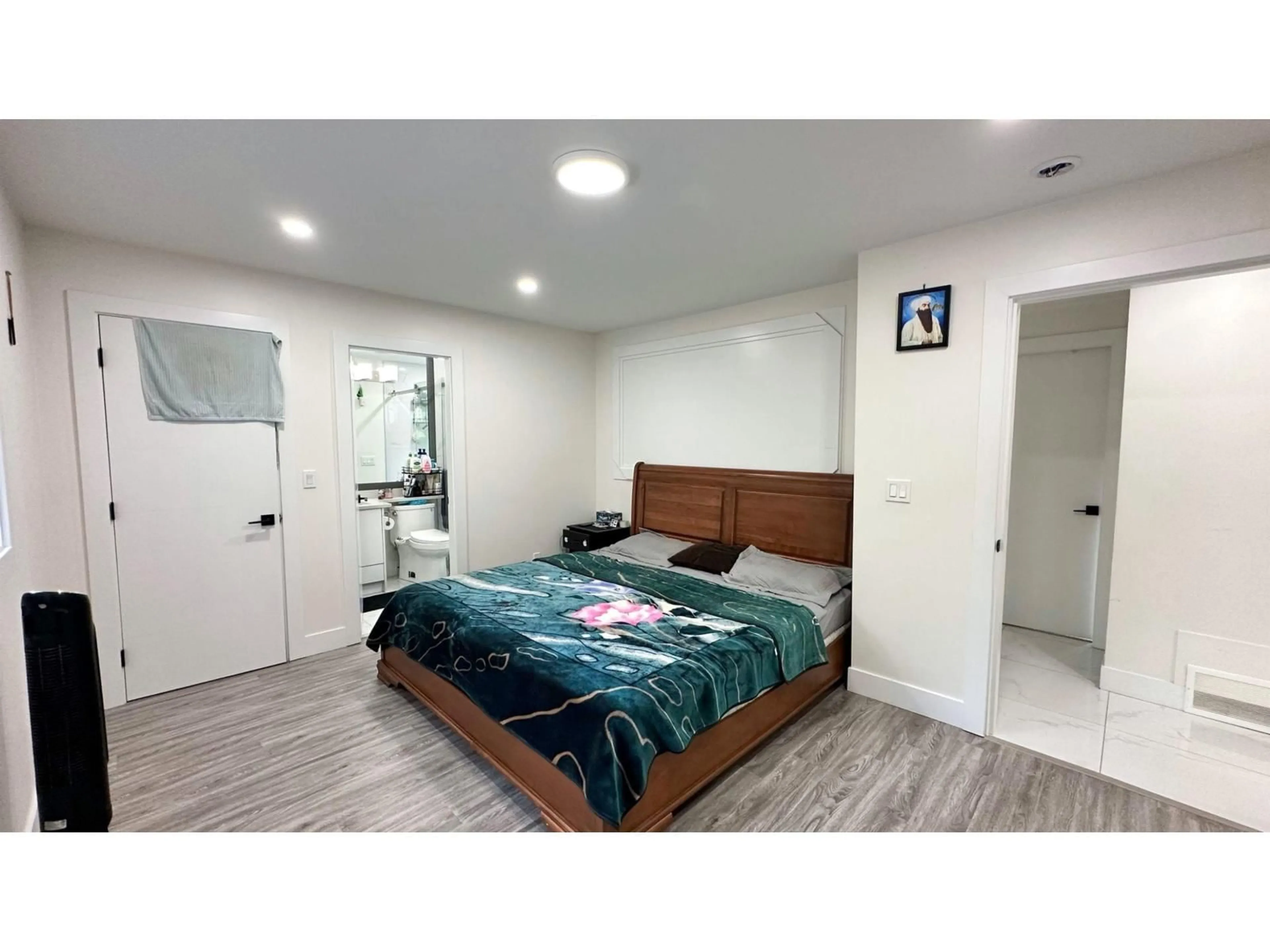 A pic of a room for 13017 64, Surrey British Columbia V3W1X8