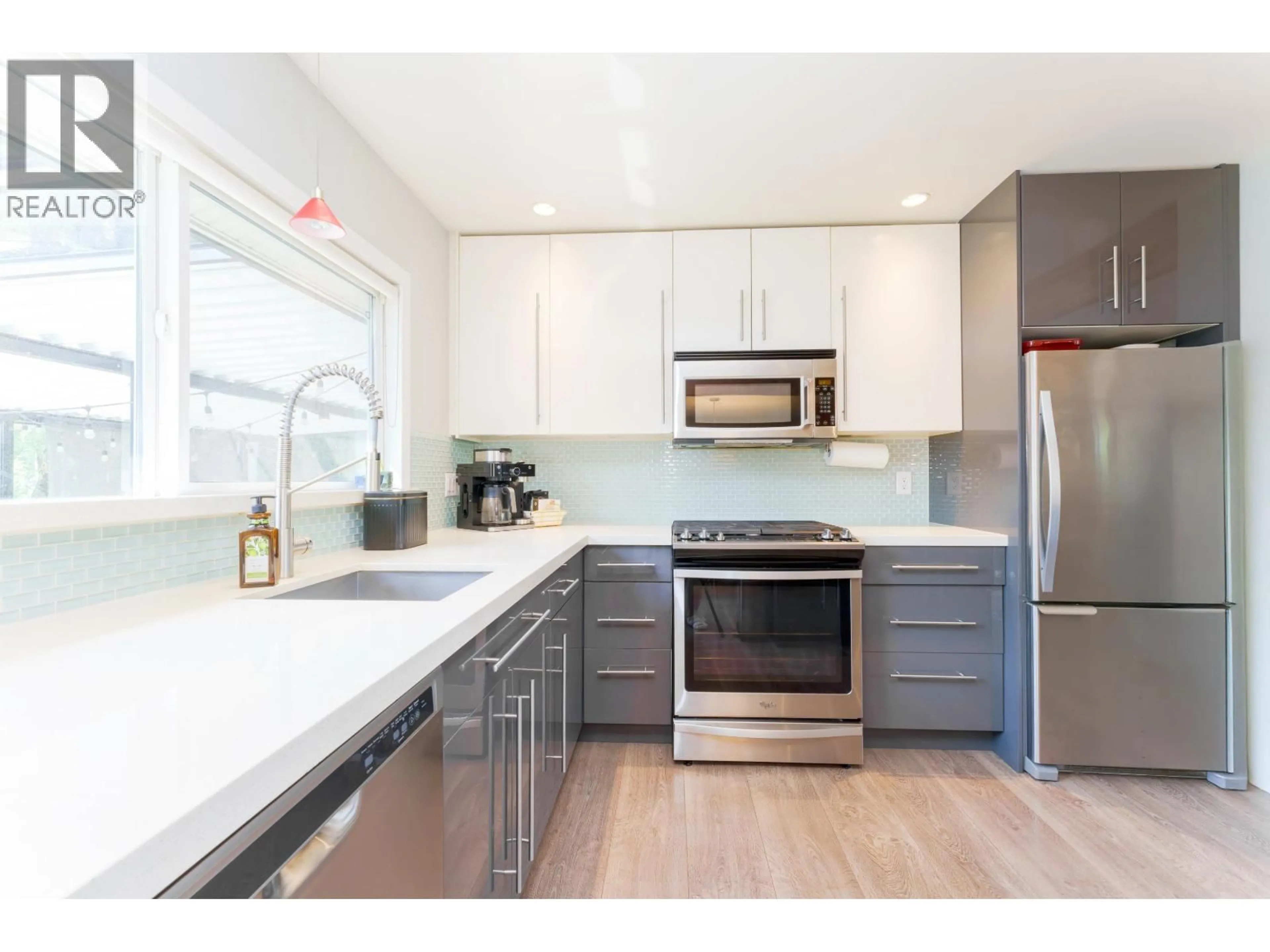 Open concept kitchen, unknown for 12209 214 STREET, Maple Ridge British Columbia V2X5E3