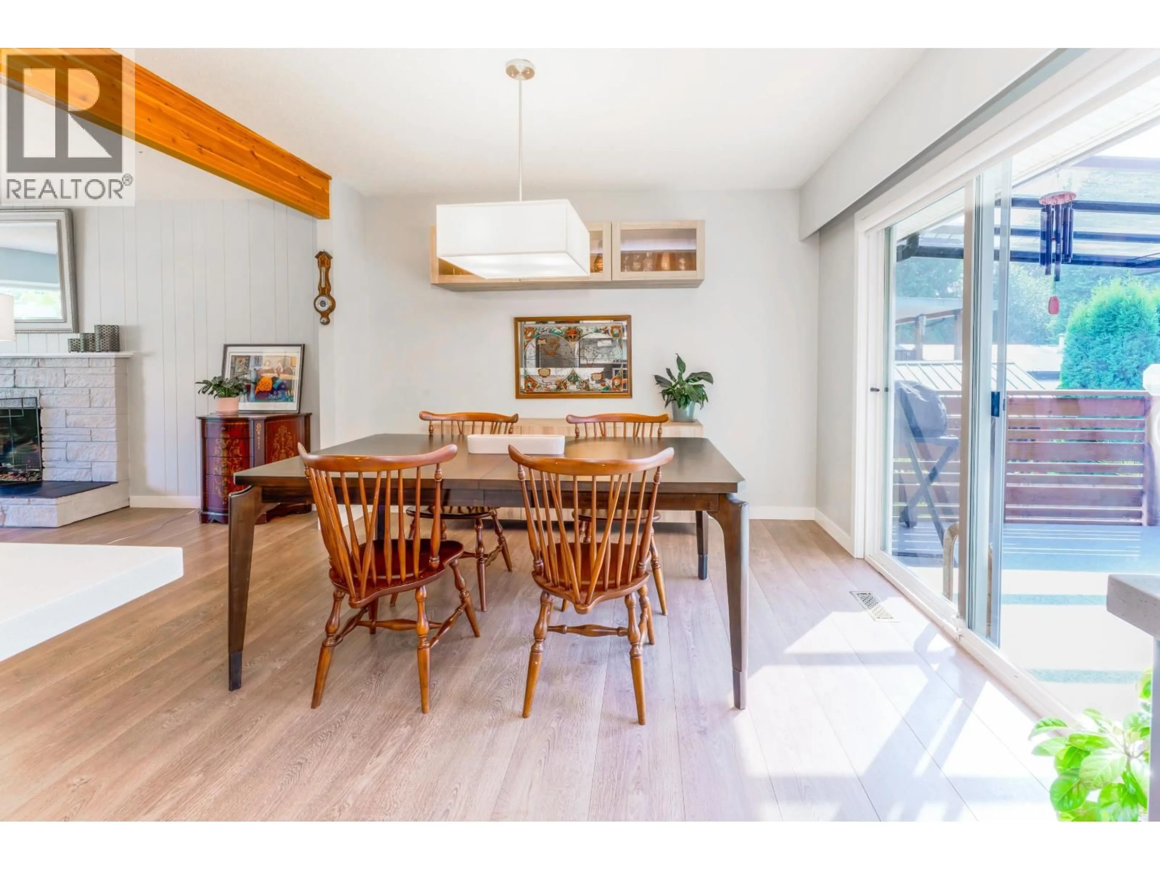 Dining room, wood/laminate floor for 12209 214 STREET, Maple Ridge British Columbia V2X5E3