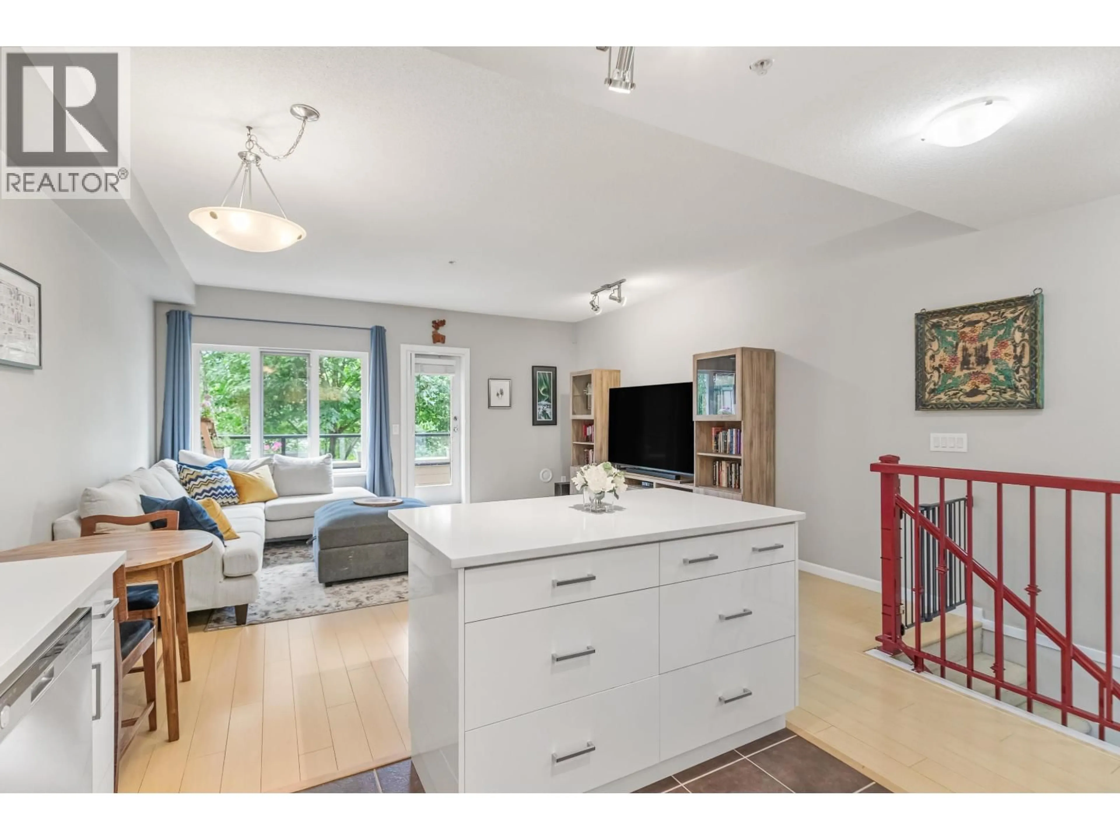 Open concept kitchen, unknown for 109 - 160 SHORELINE CIRCLE, Port Moody British Columbia V3H0B2