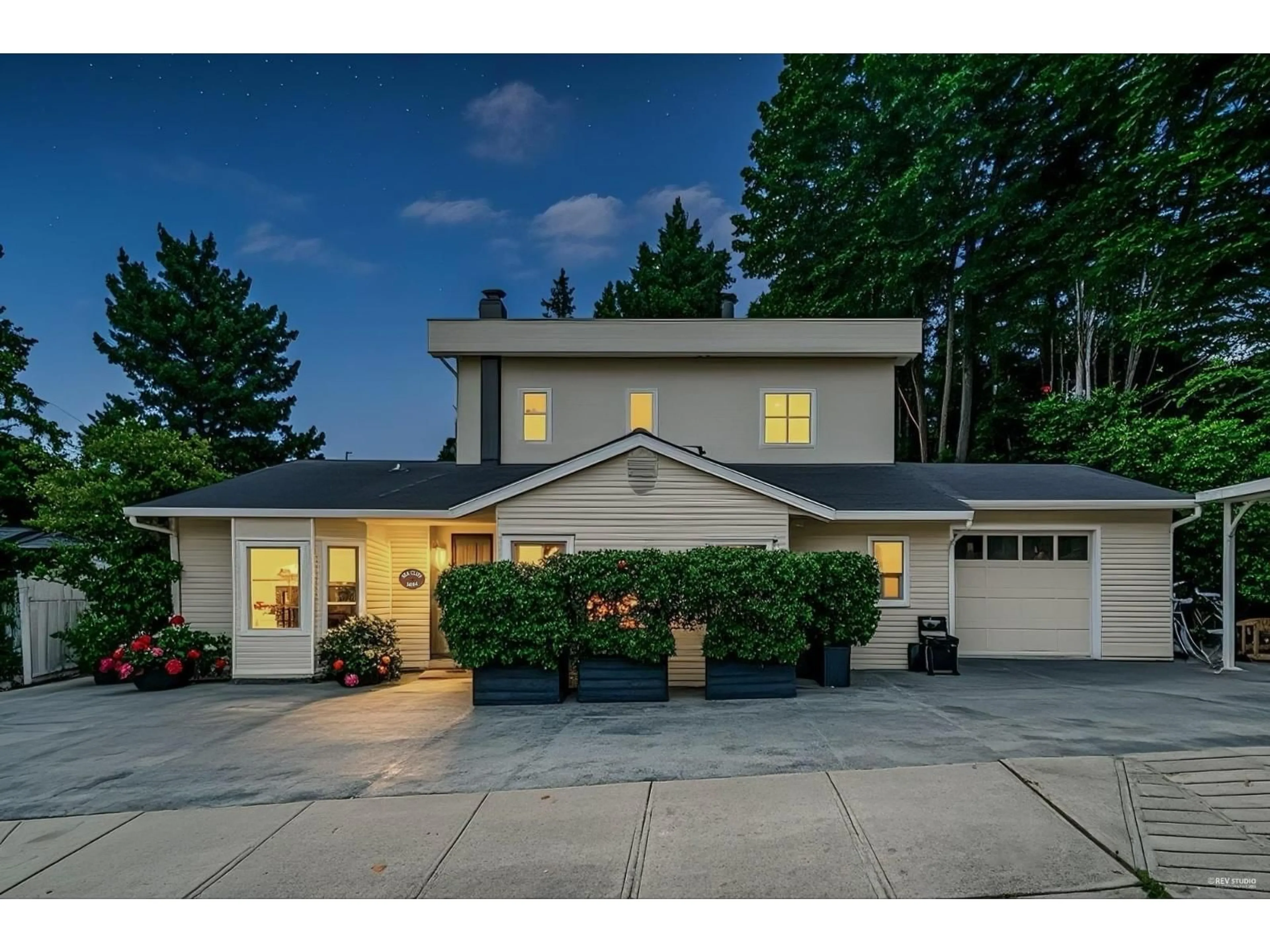 Home with vinyl exterior material, street for 14104 MARINE, White Rock British Columbia V4B1A7