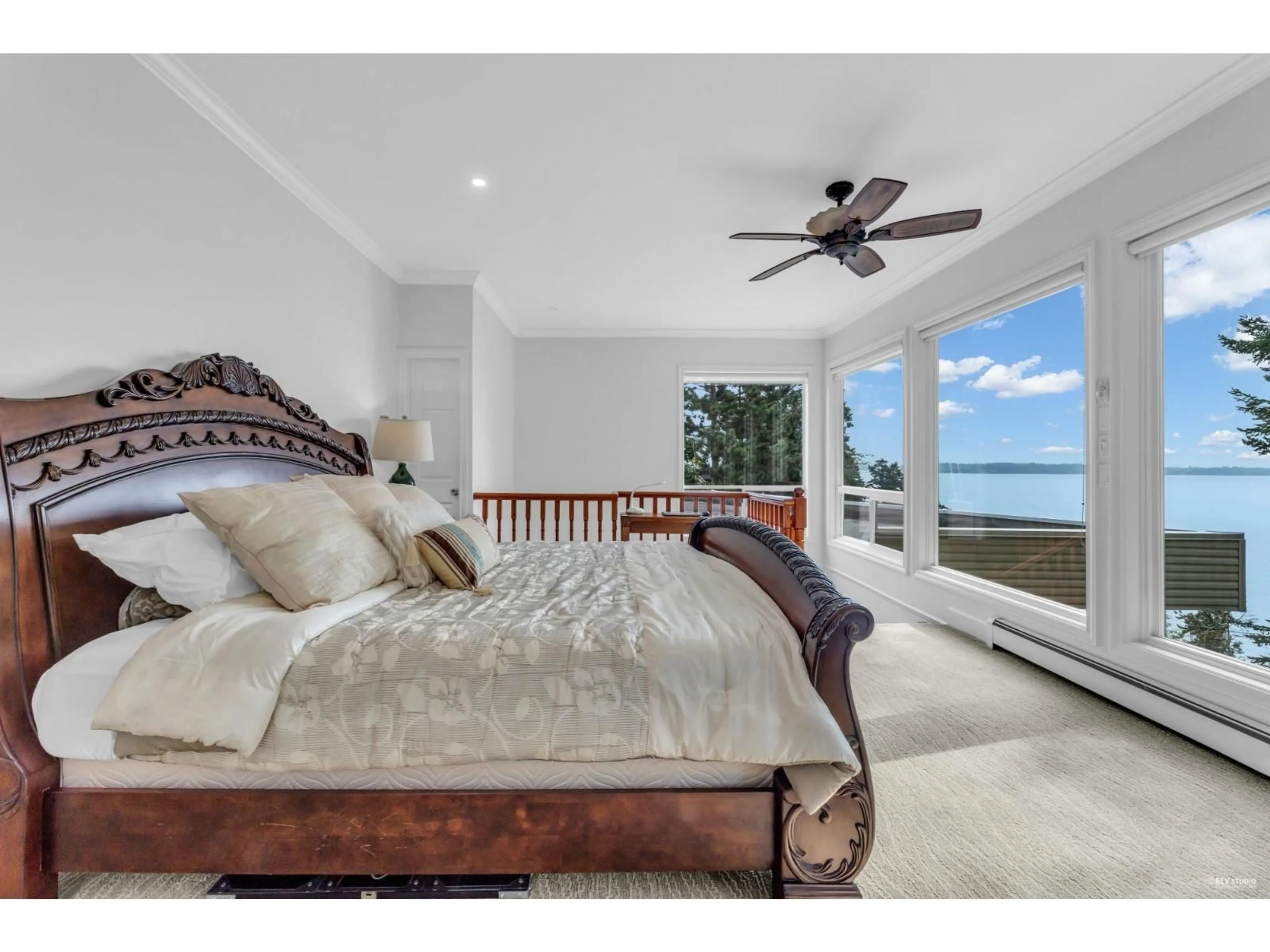 Bedroom with bed, unknown for 14104 MARINE, White Rock British Columbia V4B1A7