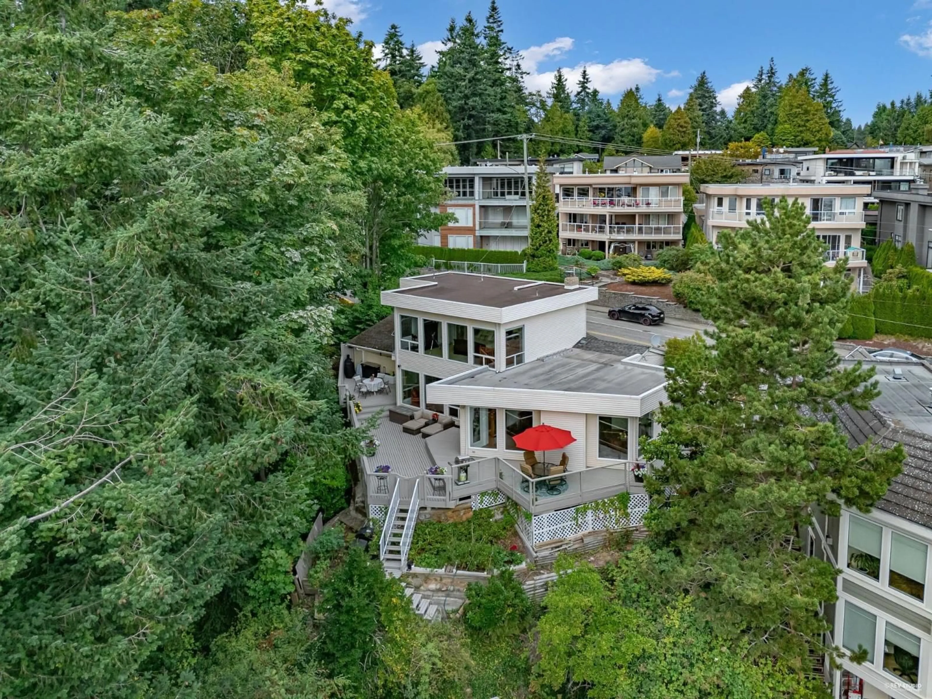 A pic from outside/outdoor area/front of a property/back of a property/a pic from drone, unknown for 14104 MARINE, White Rock British Columbia V4B1A7