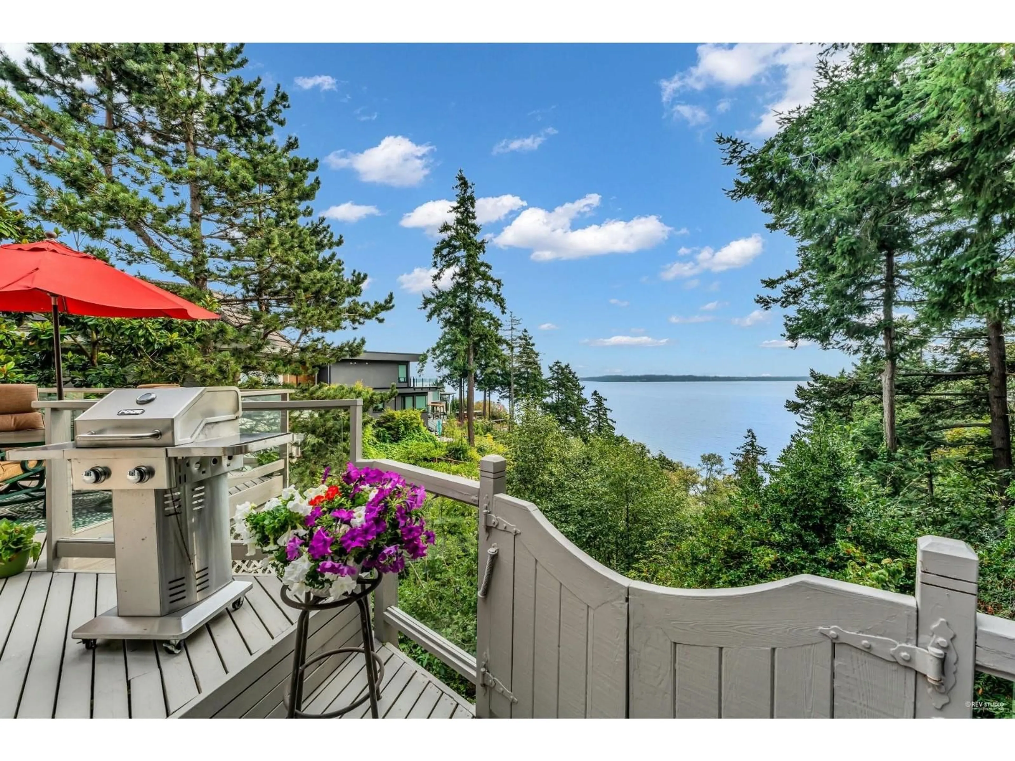 Patio, water/lake/river/ocean view for 14104 MARINE, White Rock British Columbia V4B1A7