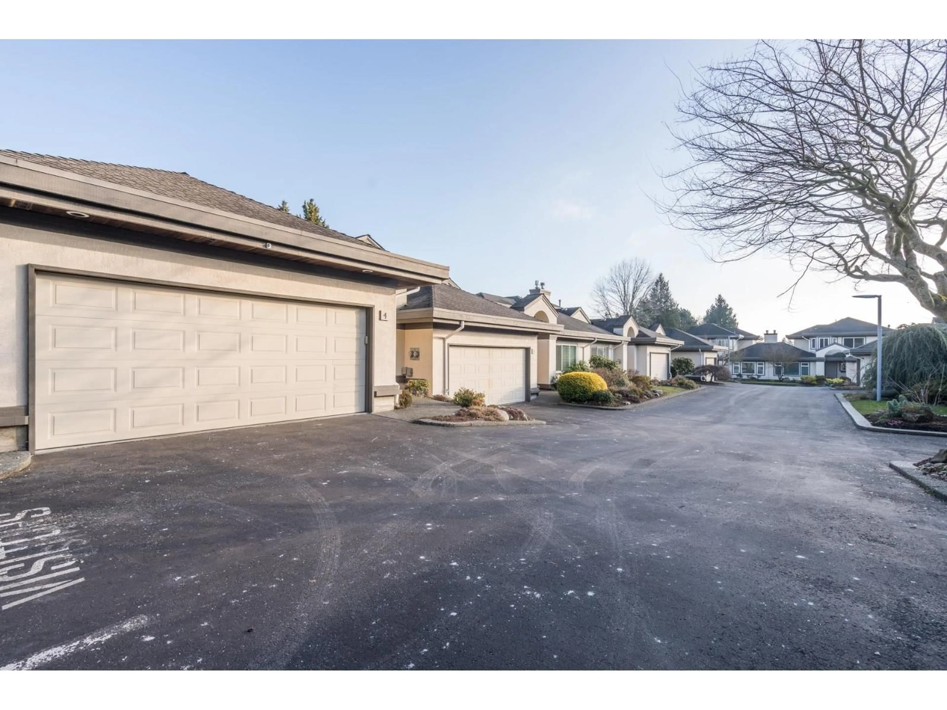 Unknown for 4 - 12981 17, Surrey British Columbia V4A8T3