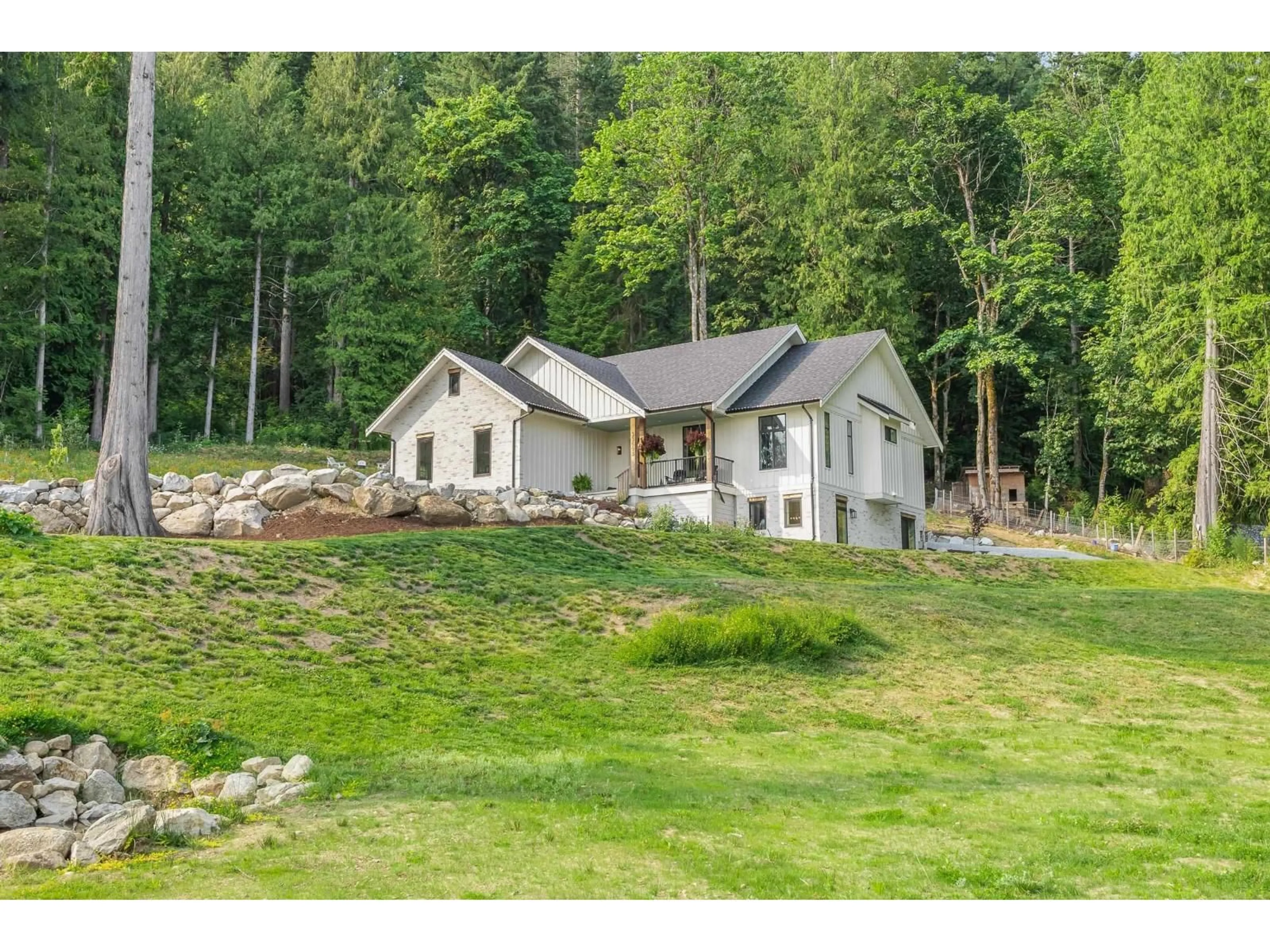 A pic from outside/outdoor area/front of a property/back of a property/a pic from drone, mountain view for 33593 RICHARDS, Mission British Columbia V2V7E4