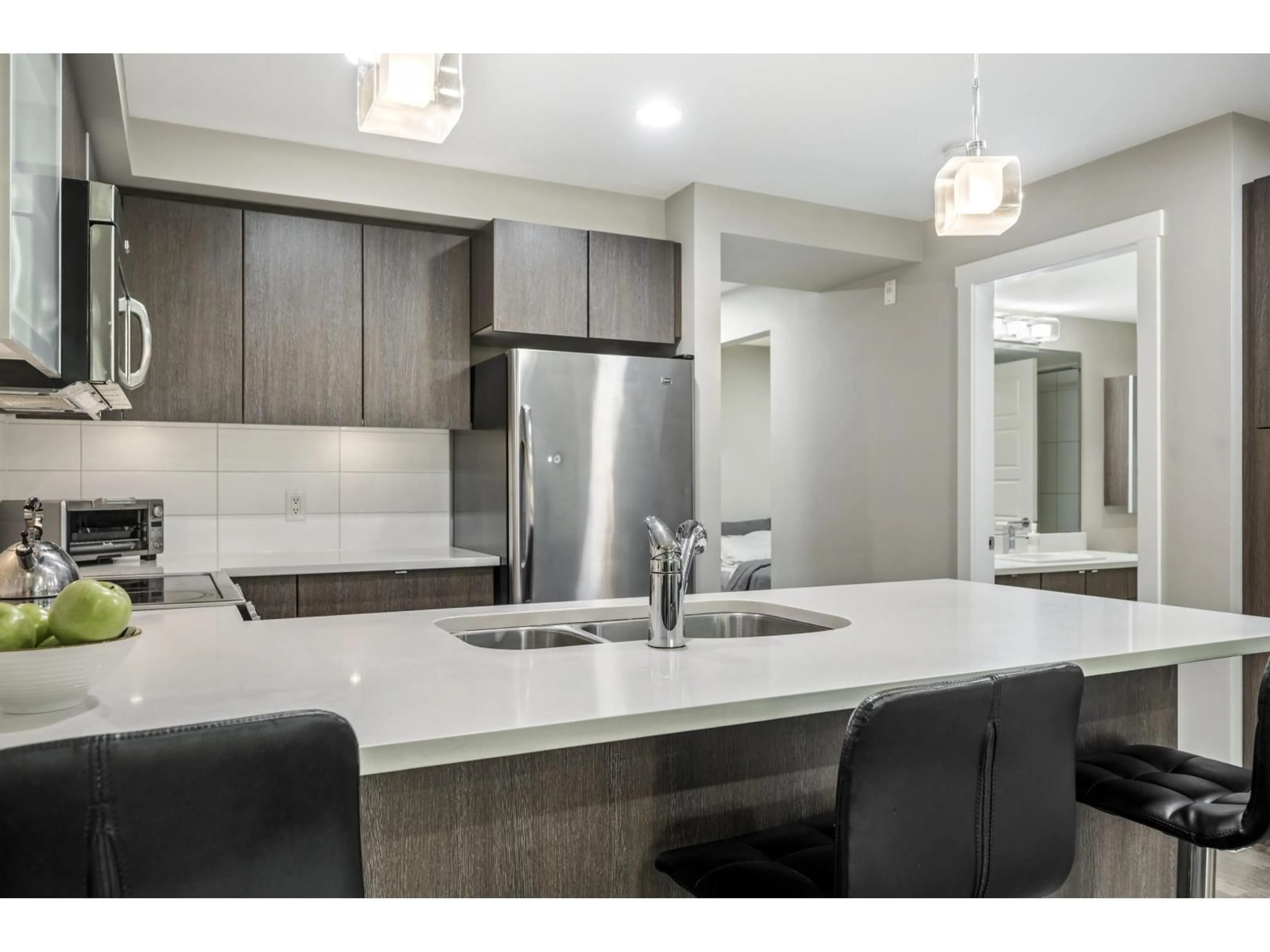 Open concept kitchen, ceramic/tile floor for 204 - 19936 56, Langley British Columbia V3A0E1