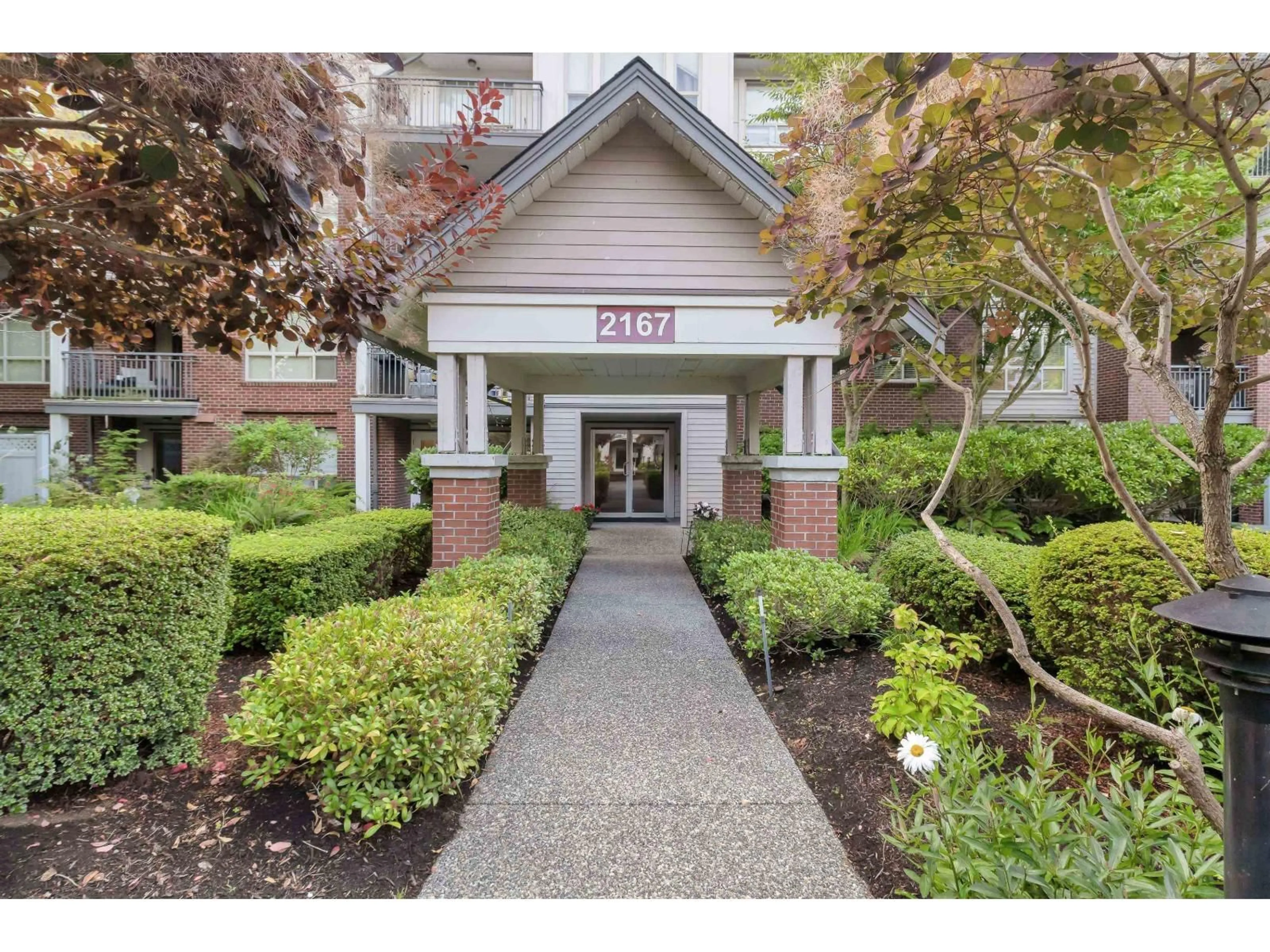 Indoor foyer for 103 - 2167 152, Surrey British Columbia V4A4P1