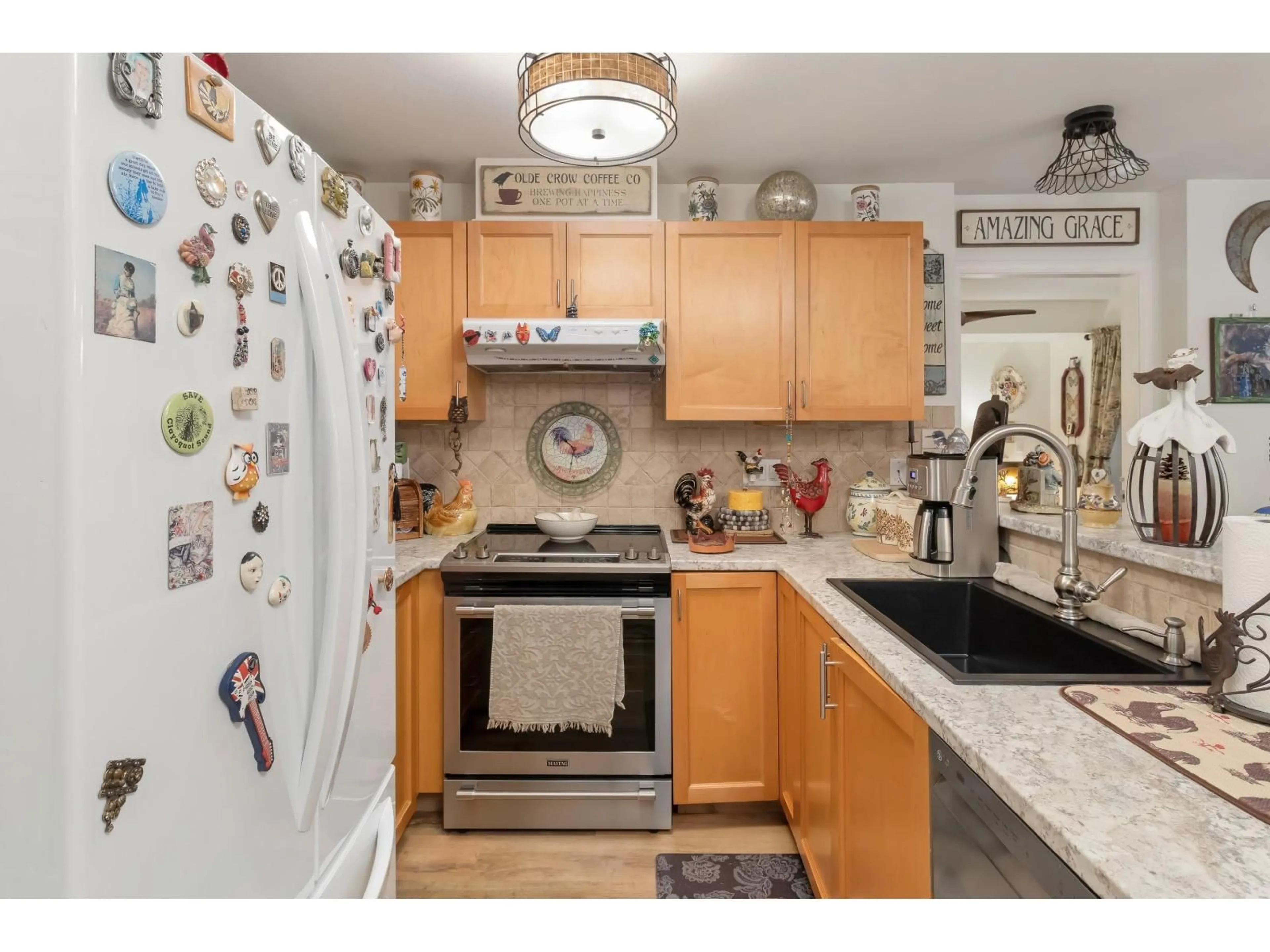 Standard kitchen, unknown for 103 - 2167 152, Surrey British Columbia V4A4P1