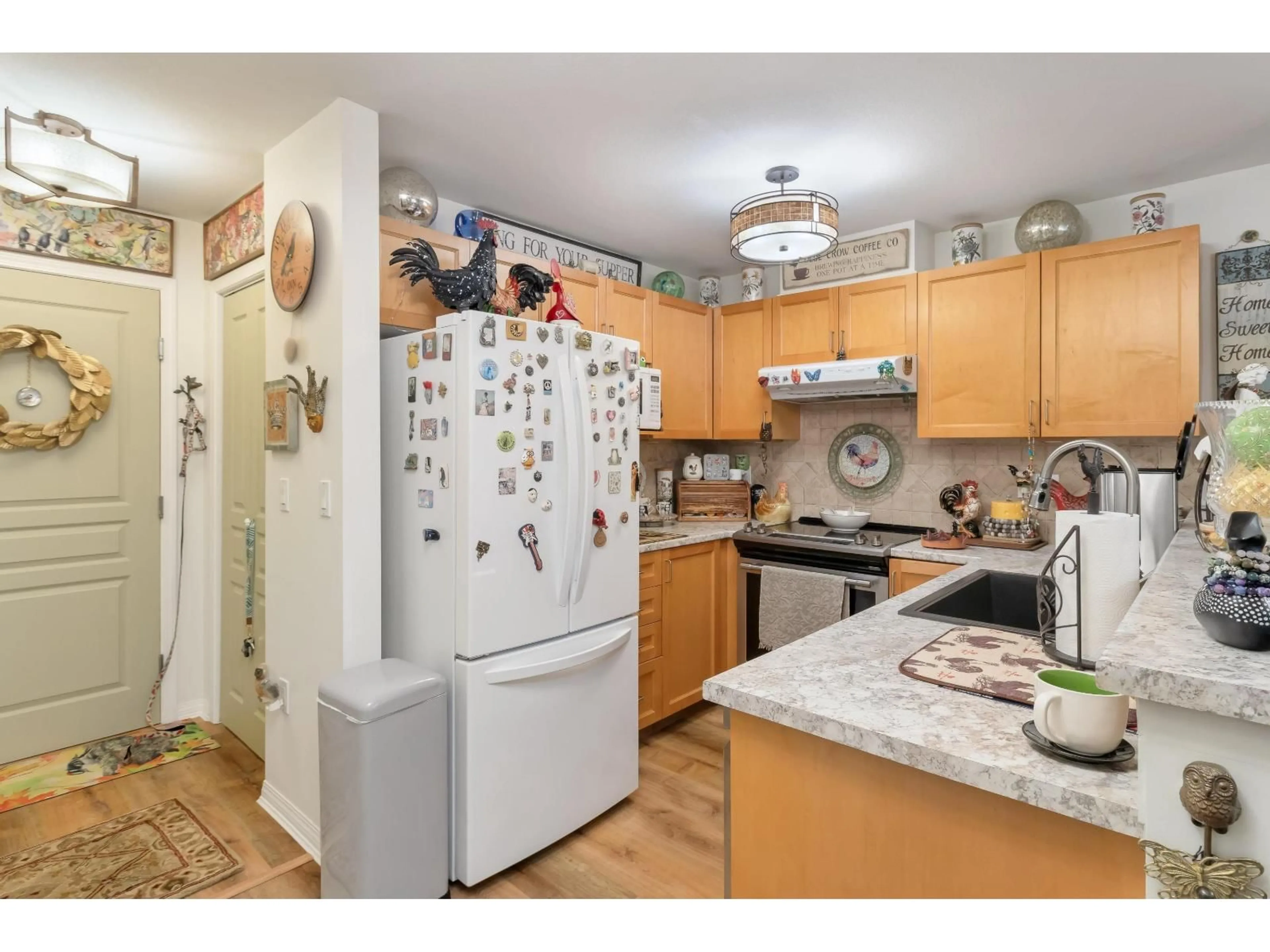 Standard kitchen, unknown for 103 - 2167 152, Surrey British Columbia V4A4P1