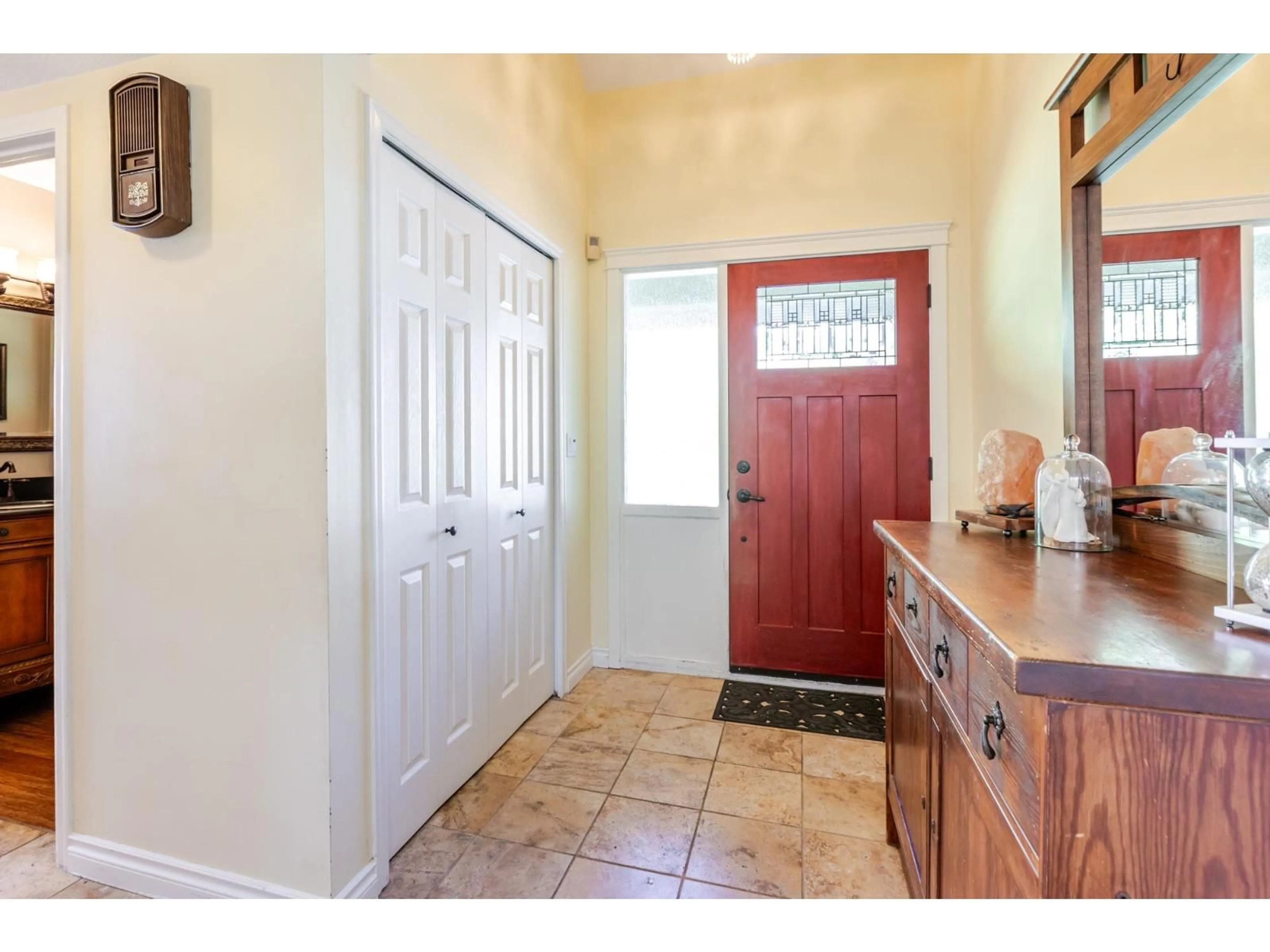 Indoor entryway for 35210 ROCKWELL, Abbotsford British Columbia V3G2C9