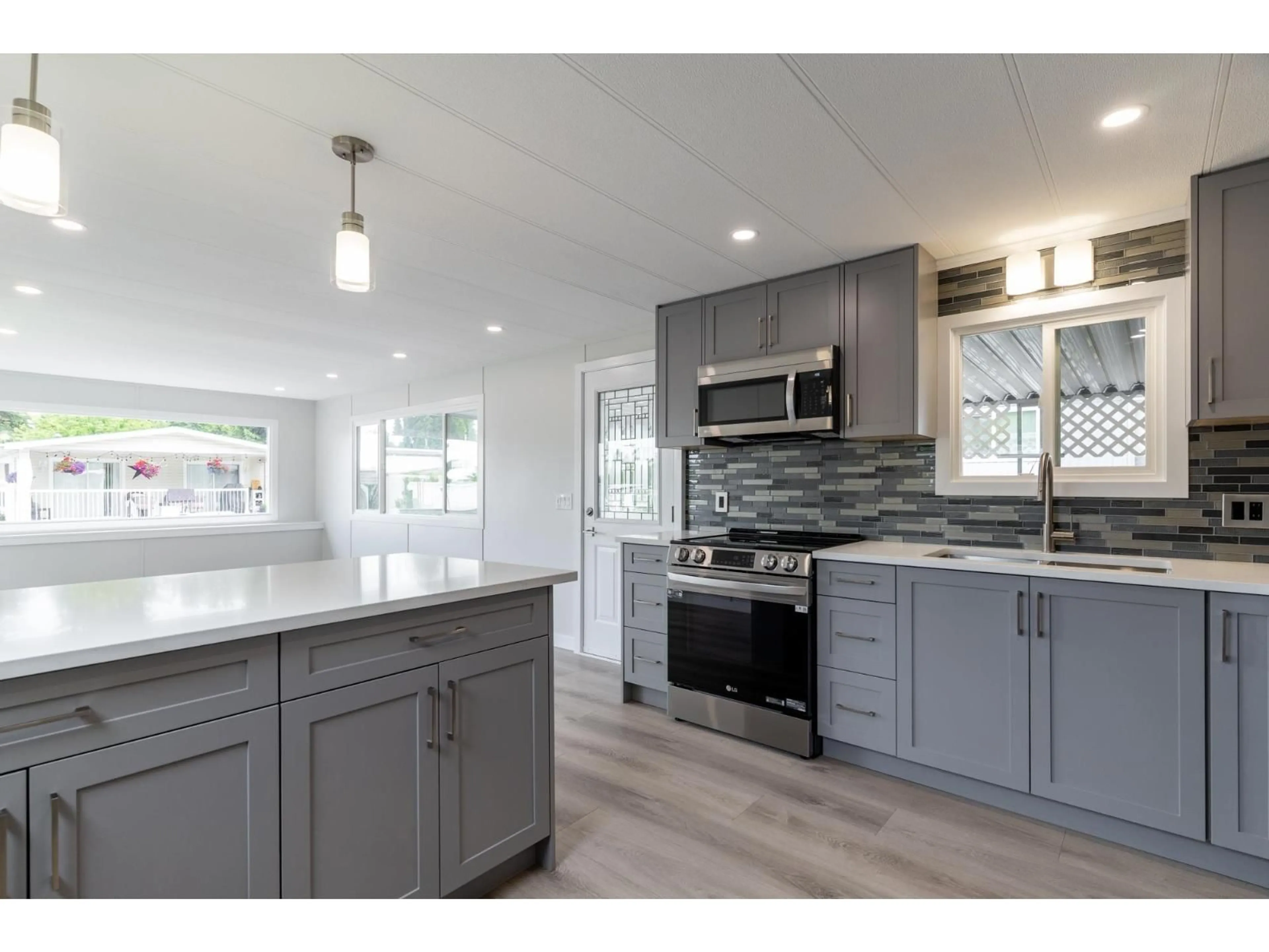 Open concept kitchen, unknown for 224 - 1840 160, Surrey British Columbia V4A4X4