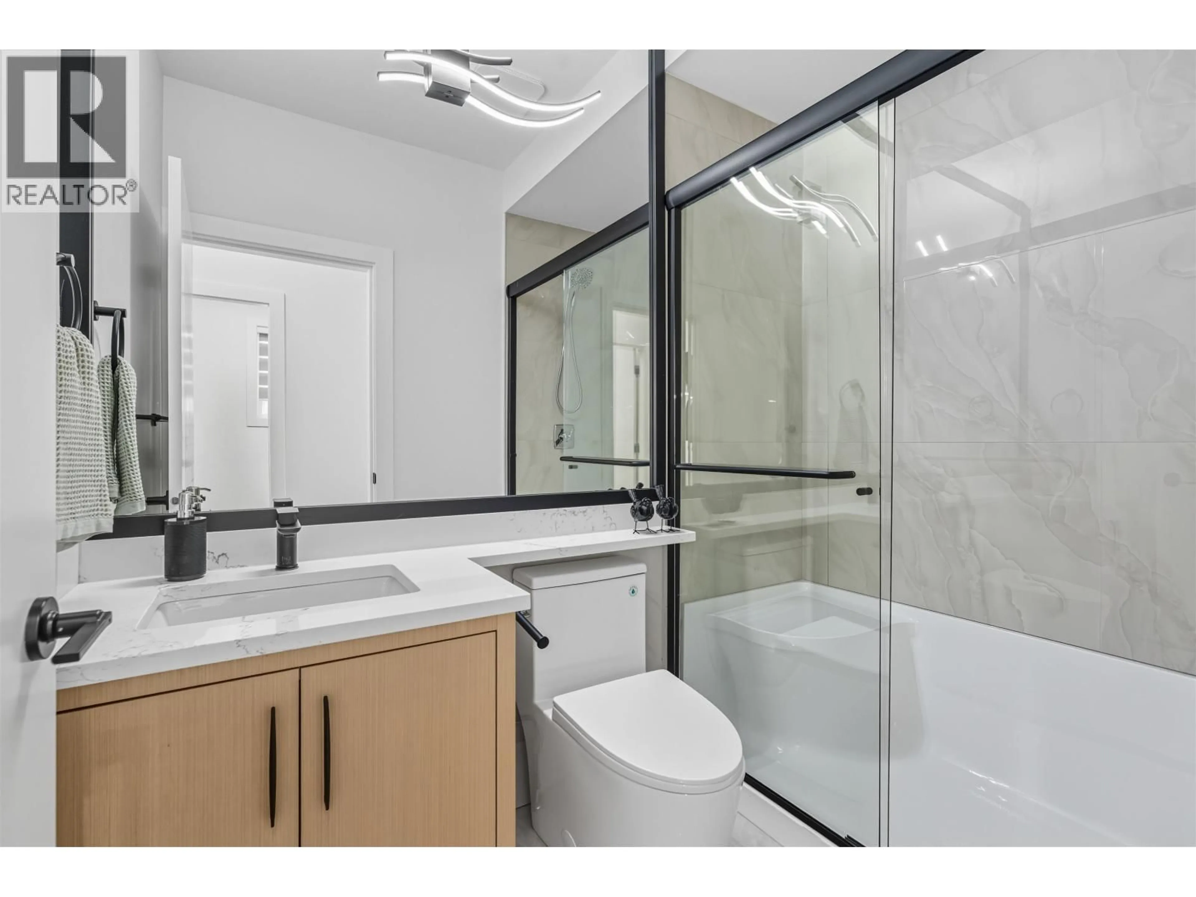 Standard bathroom, ceramic/tile floor for 3749 UNION STREET, Burnaby British Columbia V5C2W2