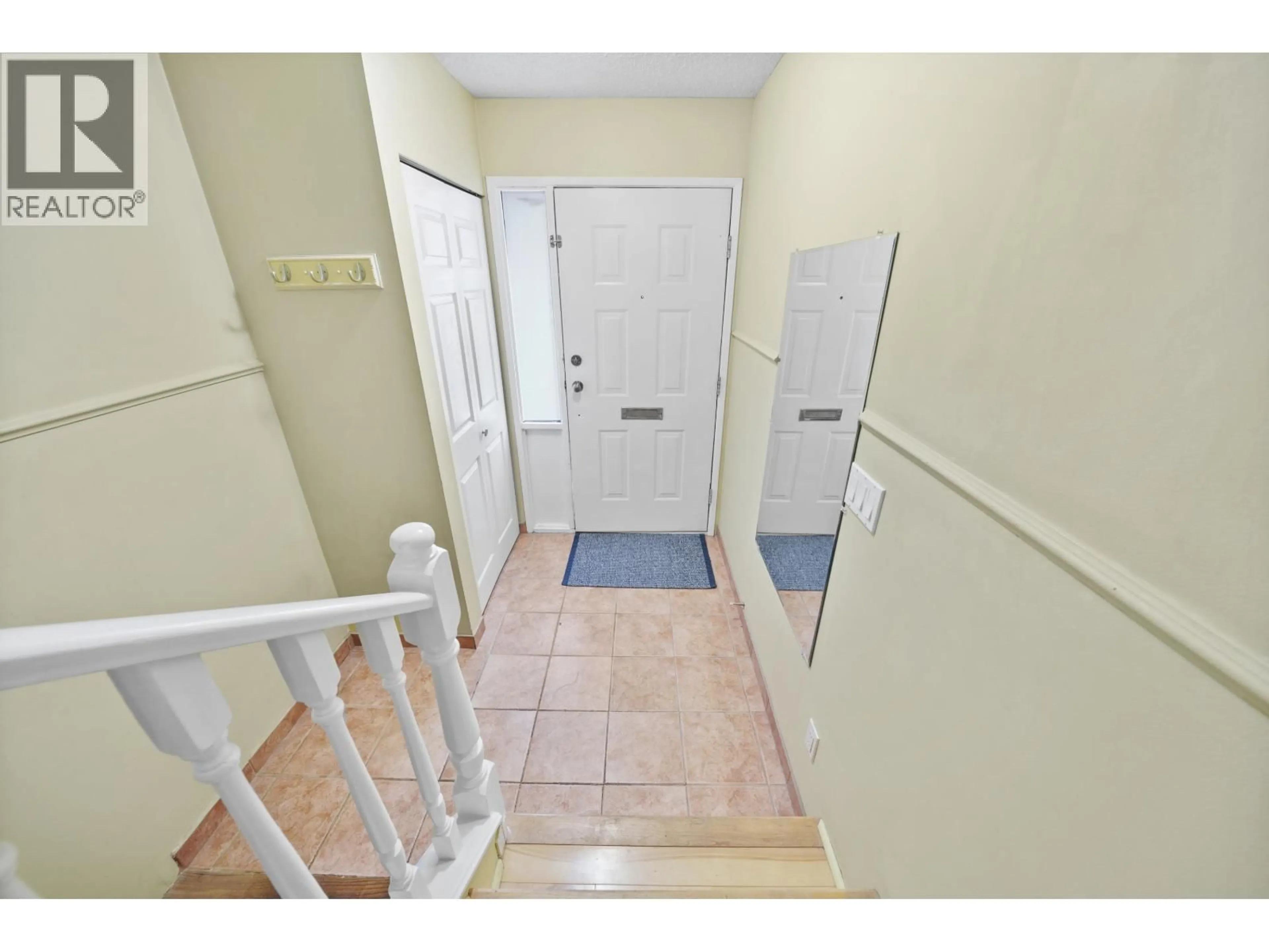 Indoor entryway for 60 - 1195 FALCON DRIVE, Coquitlam British Columbia V3E2H1