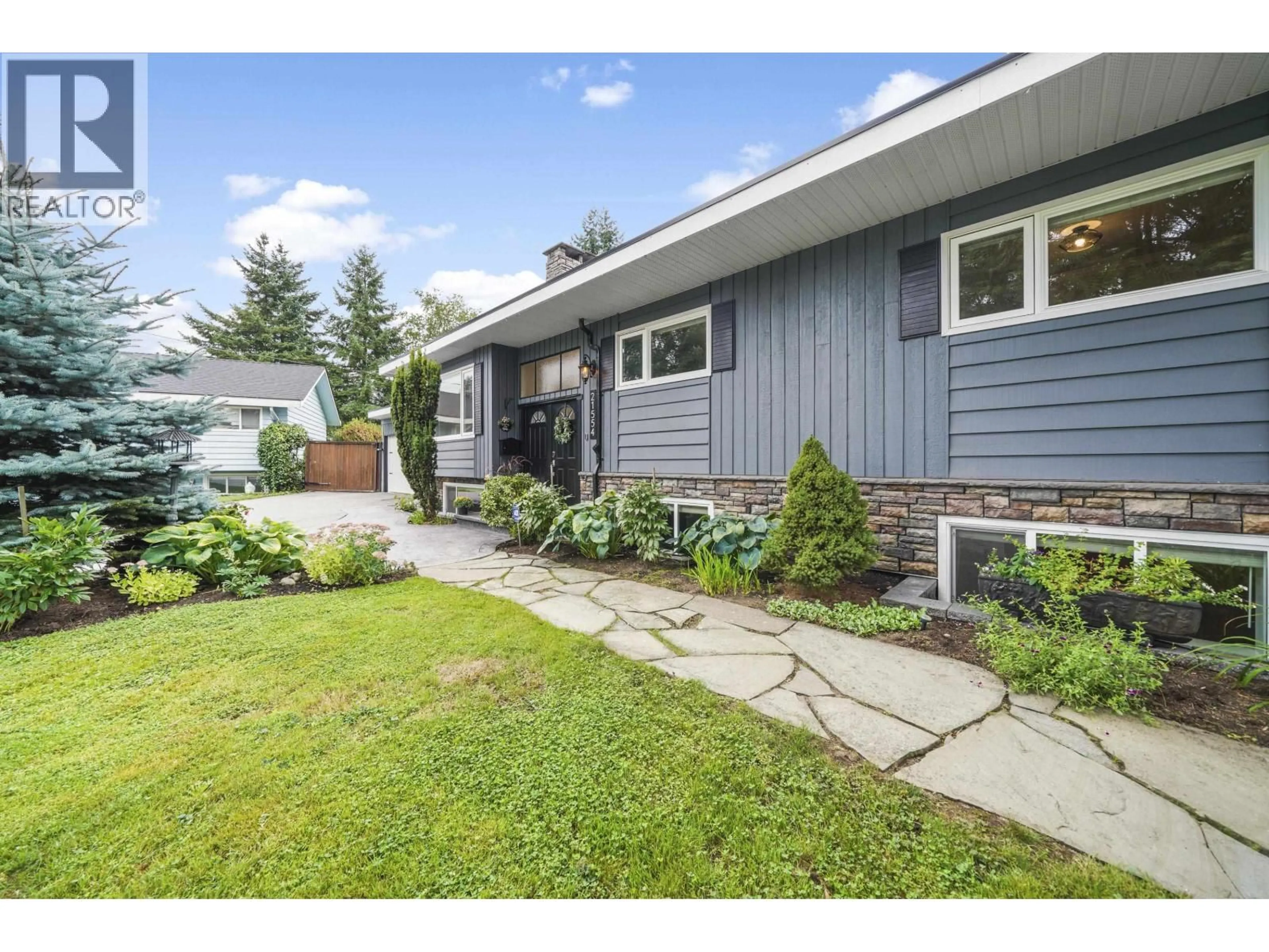 Home with vinyl exterior material, street for 21554 BERRY AVENUE, Maple Ridge British Columbia V2X2C8