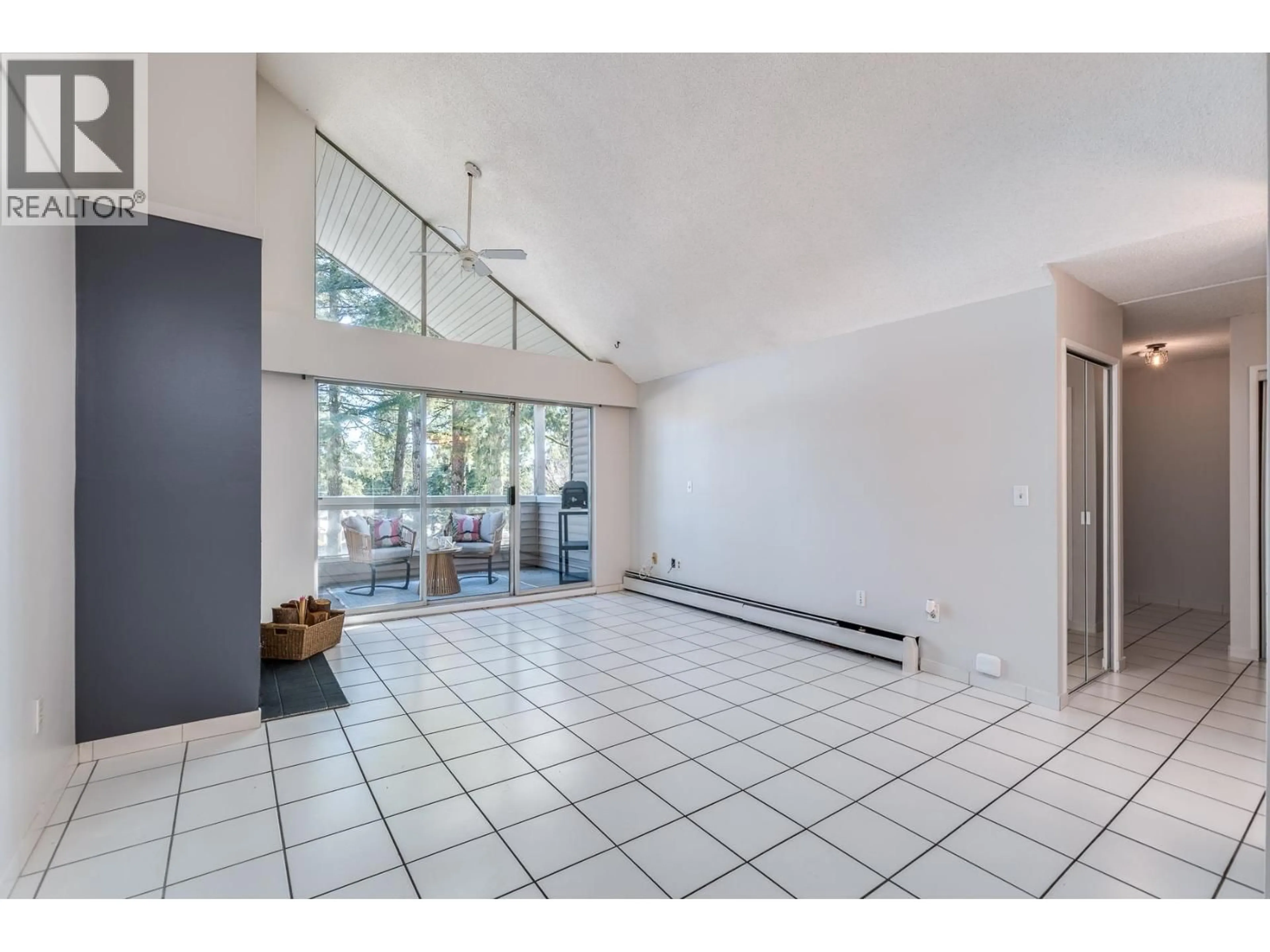 Indoor foyer for 302 - 932 ROBINSON STREET, Coquitlam British Columbia V3J7R8