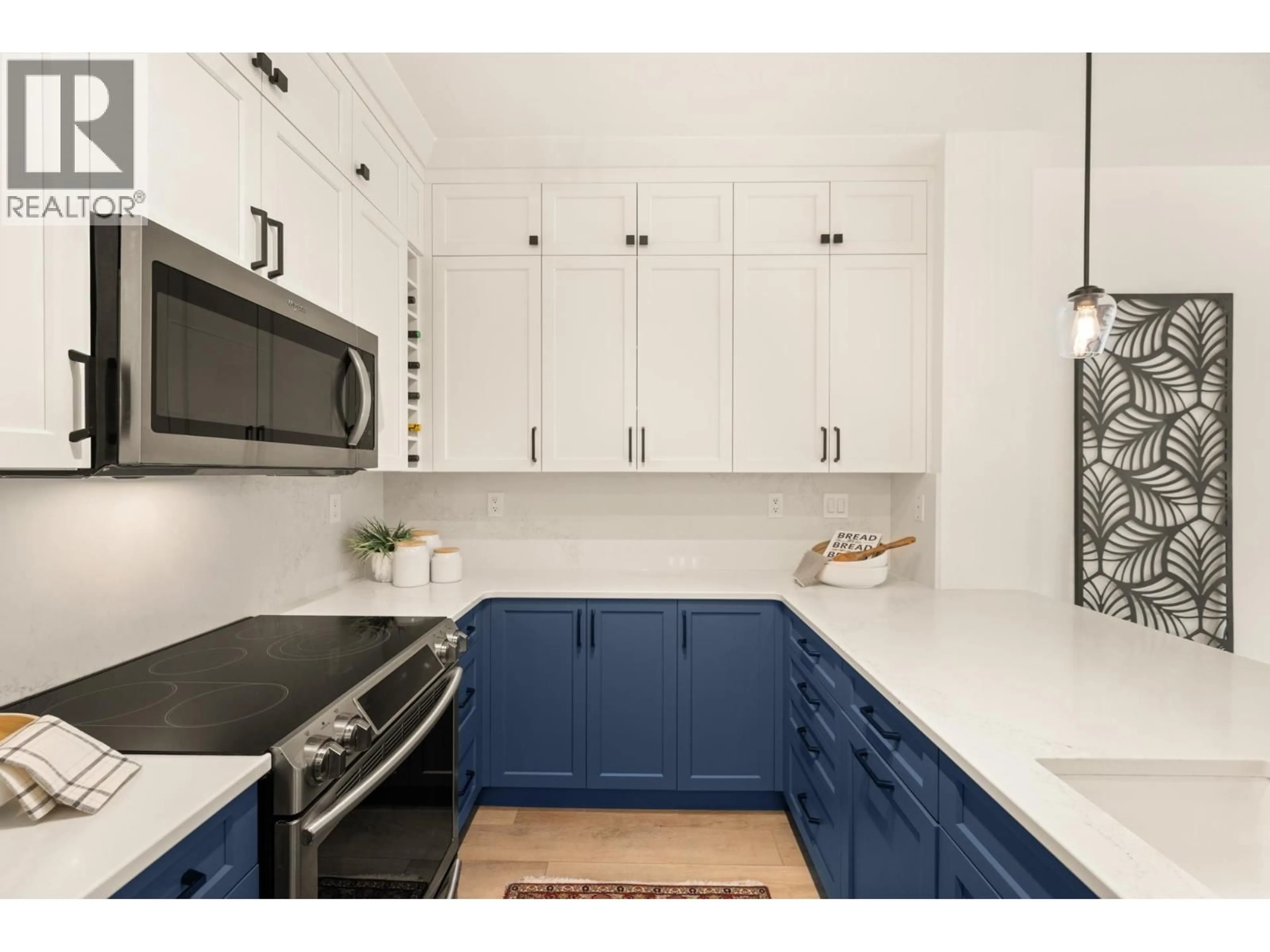 Open concept kitchen, ceramic/tile floor for 301 - 285 ROSS DRIVE, New Westminster British Columbia V3L0B9