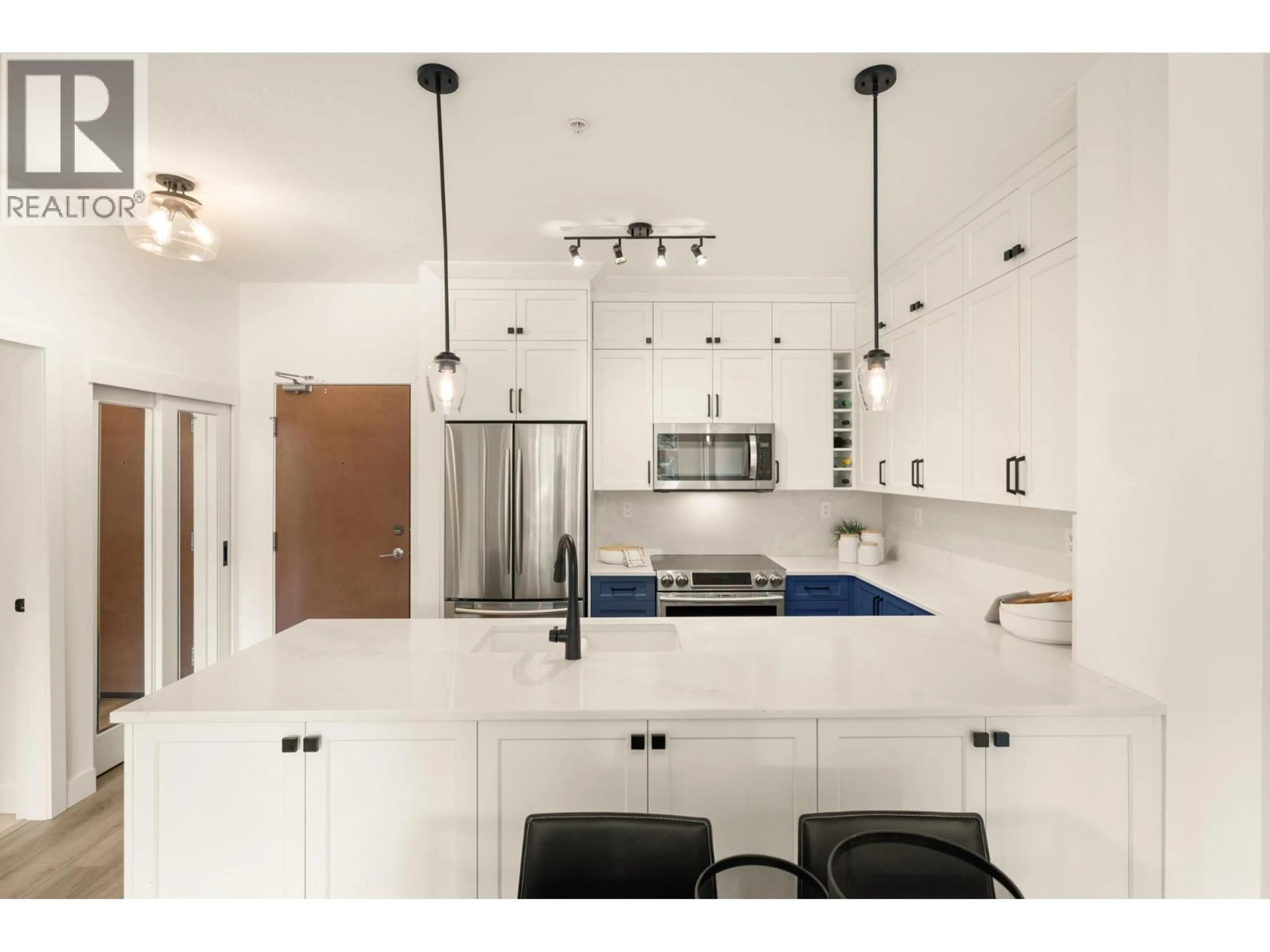 Open concept kitchen, ceramic/tile floor for 301 - 285 ROSS DRIVE, New Westminster British Columbia V3L0B9