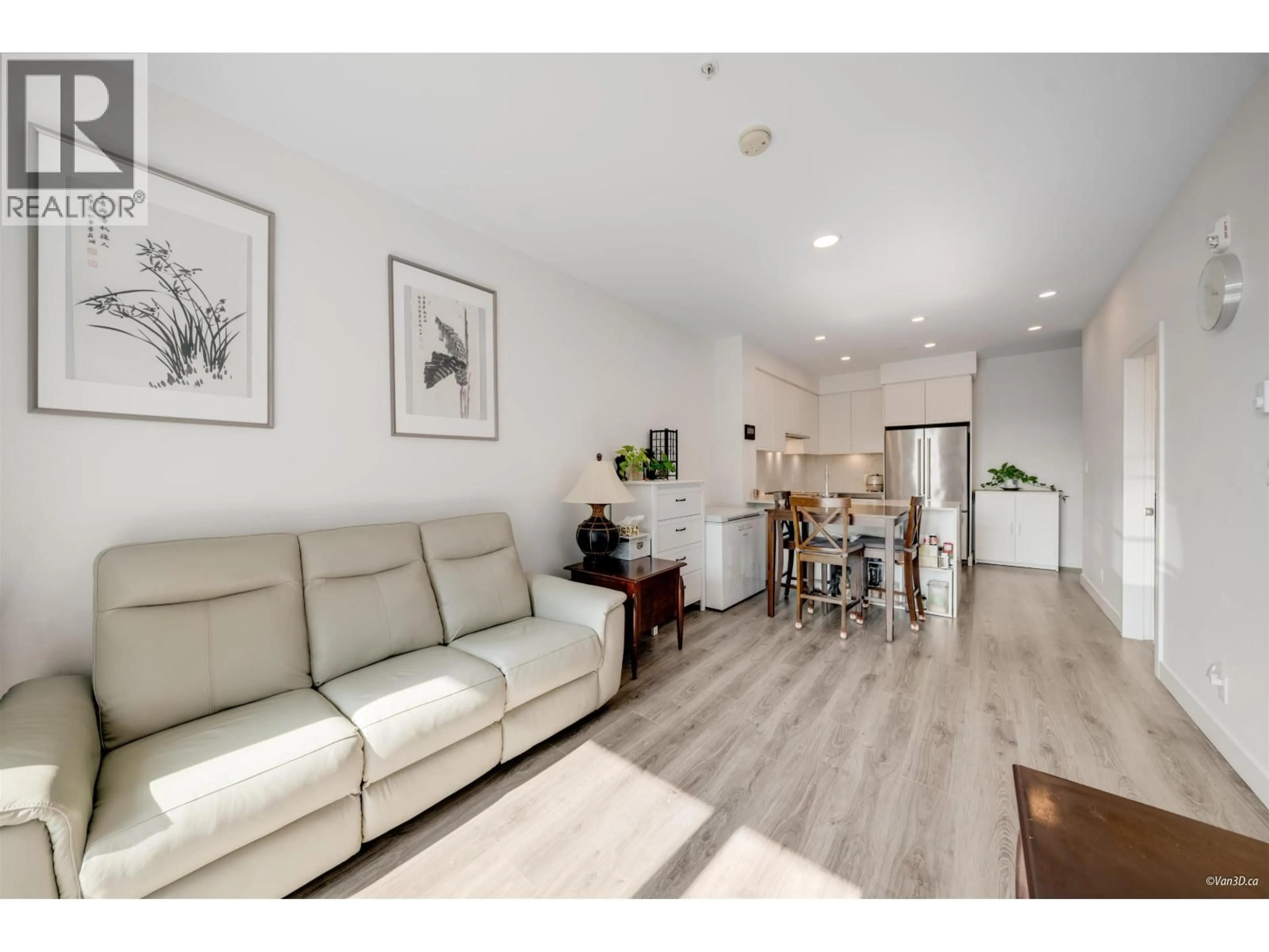 Living room with furniture, unknown for 603 - 700 CLARKE ROAD, Coquitlam British Columbia V3J0K5