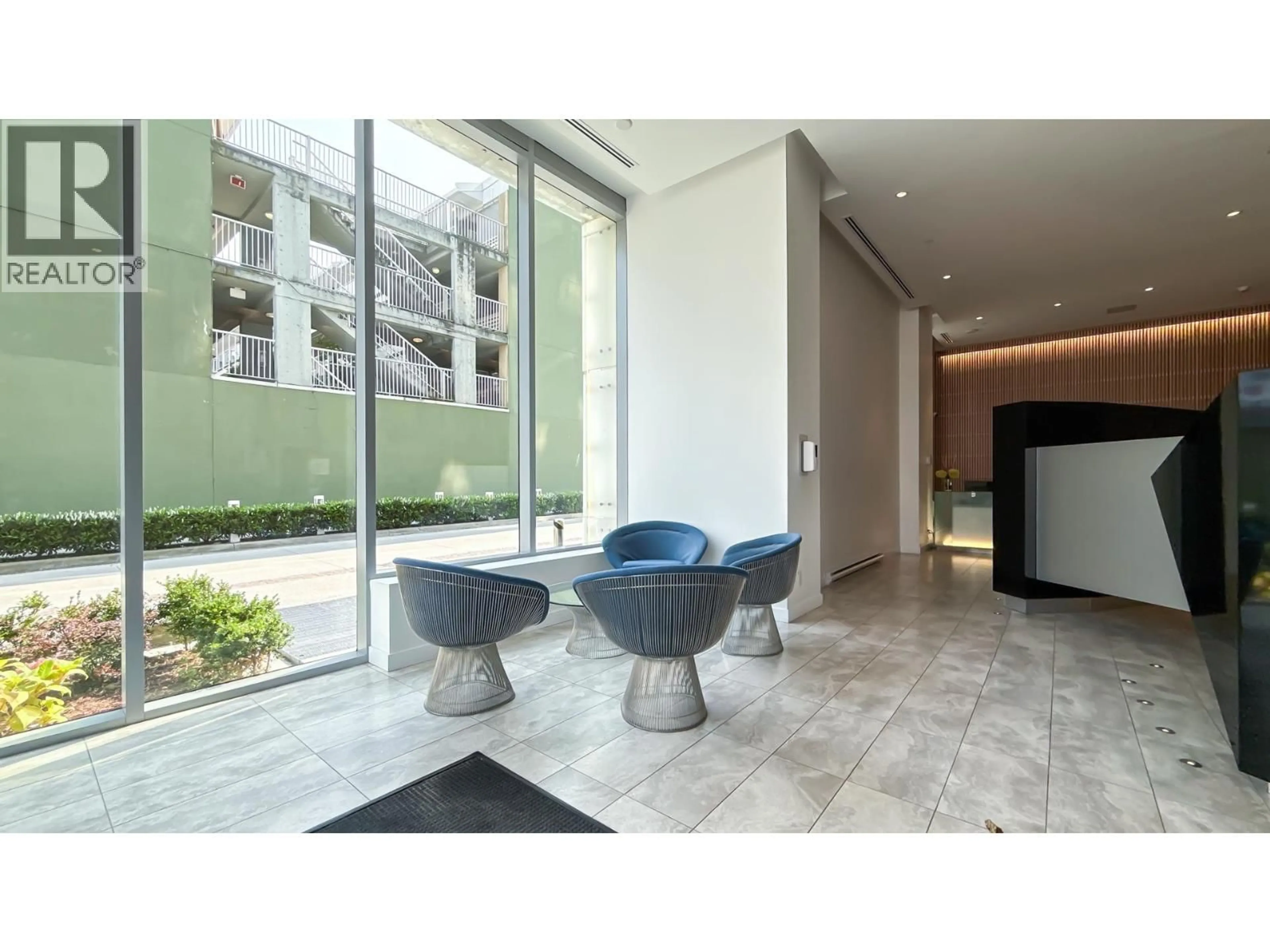 Indoor foyer for 1112 - 2220 KINGSWAY, Vancouver British Columbia V5N2T7