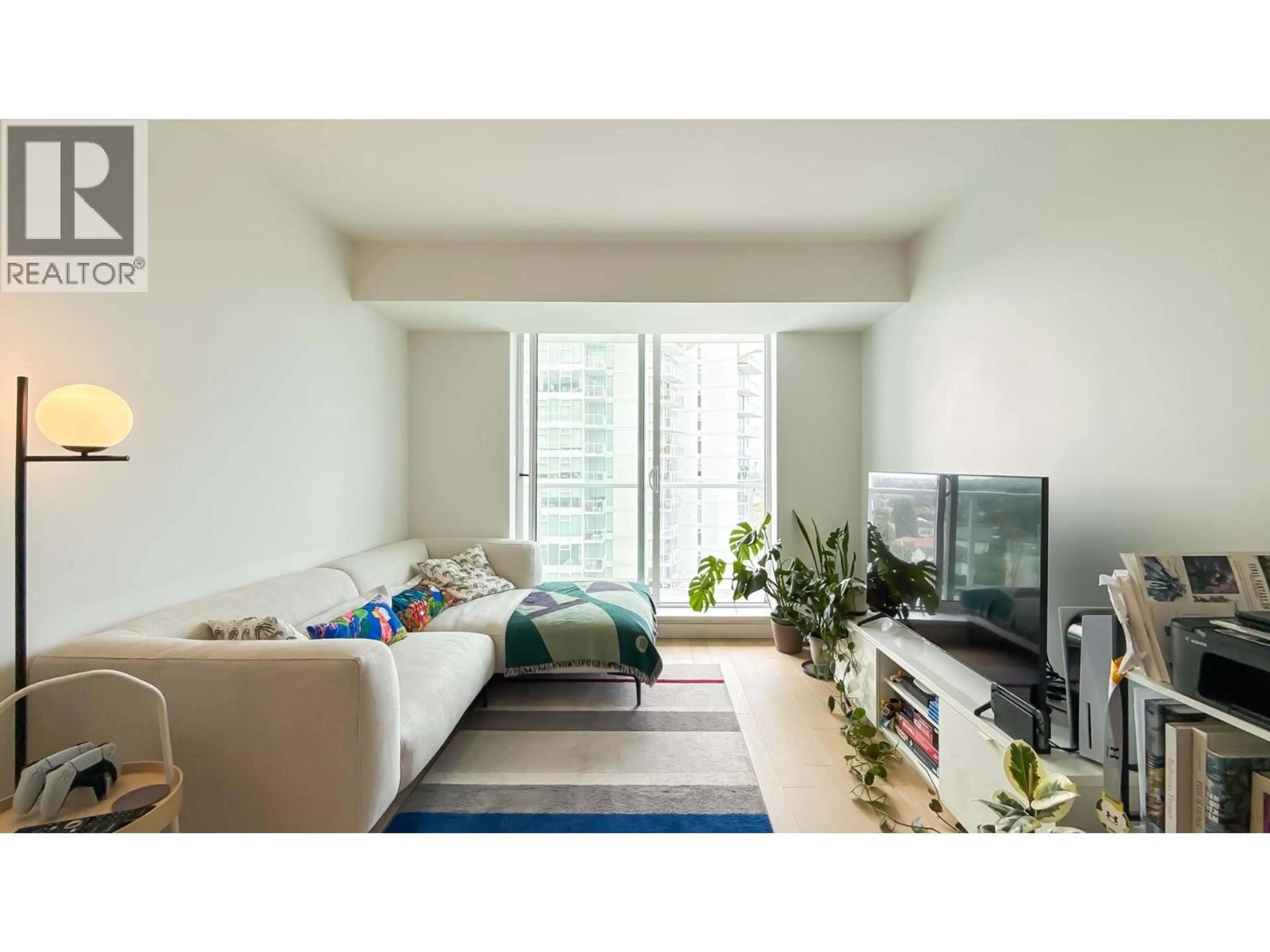 Living room with furniture, unknown for 1112 - 2220 KINGSWAY, Vancouver British Columbia V5N2T7
