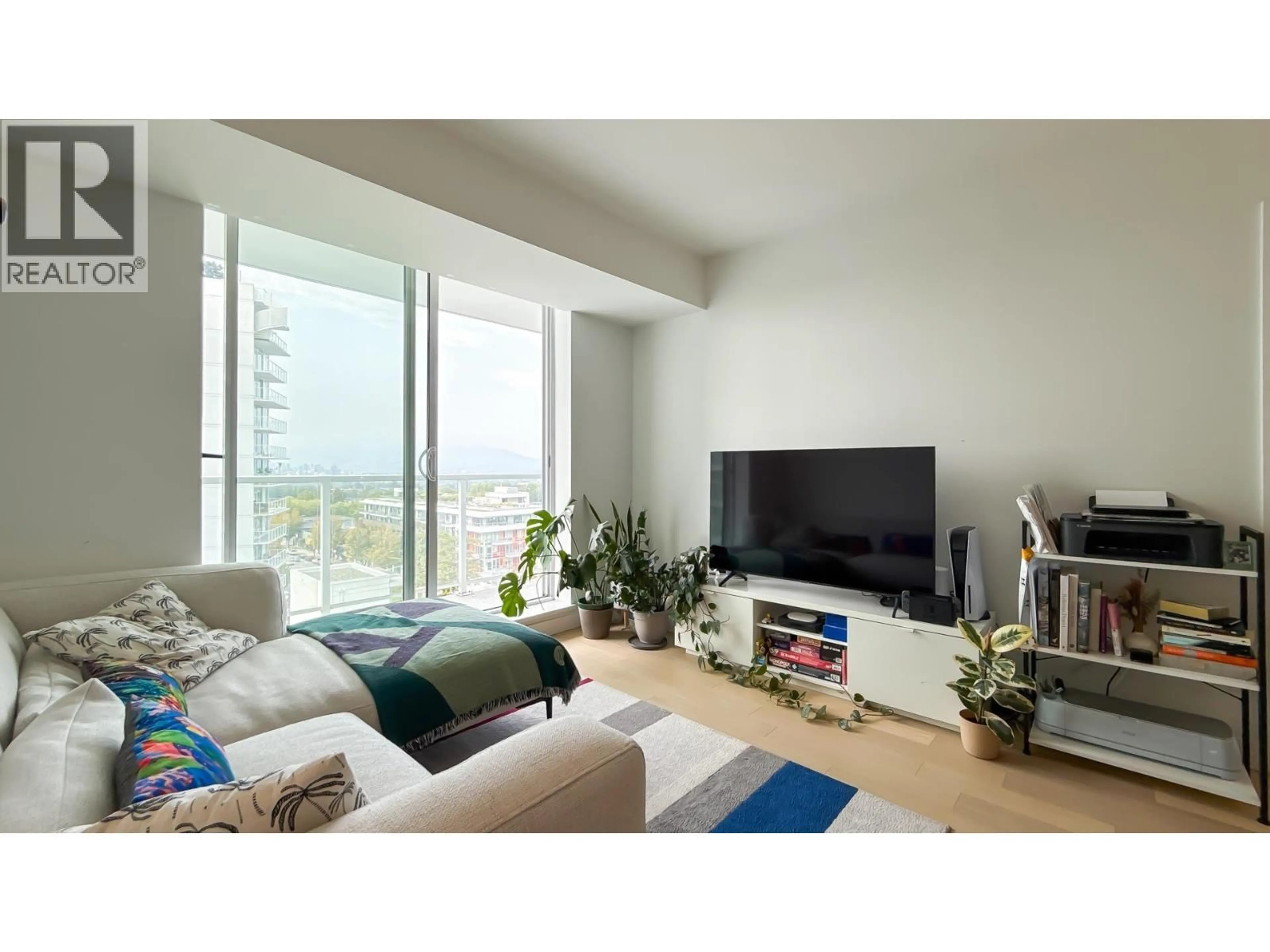 Living room with furniture, unknown for 1112 - 2220 KINGSWAY, Vancouver British Columbia V5N2T7