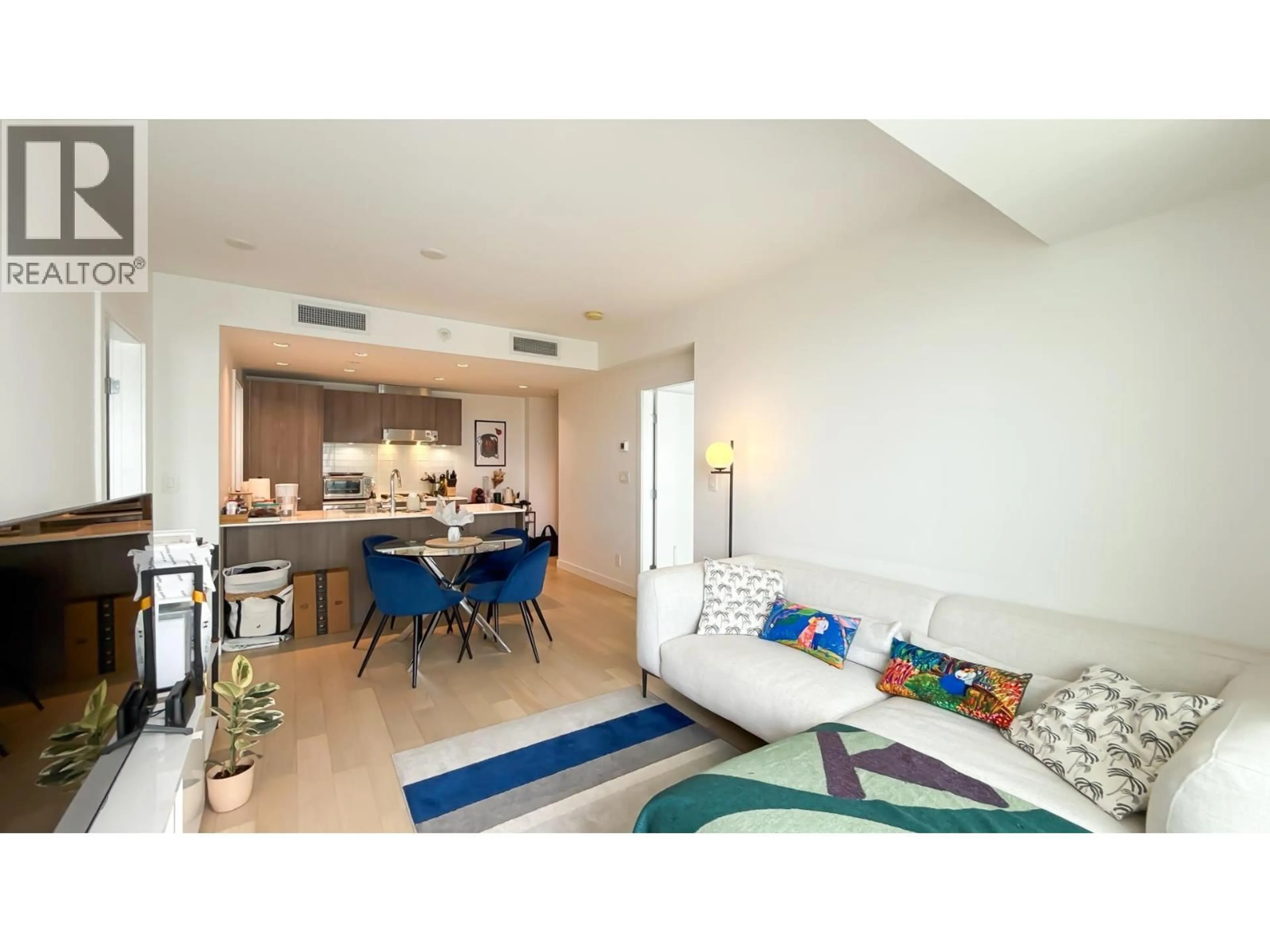 Living room with furniture, unknown for 1112 - 2220 KINGSWAY, Vancouver British Columbia V5N2T7