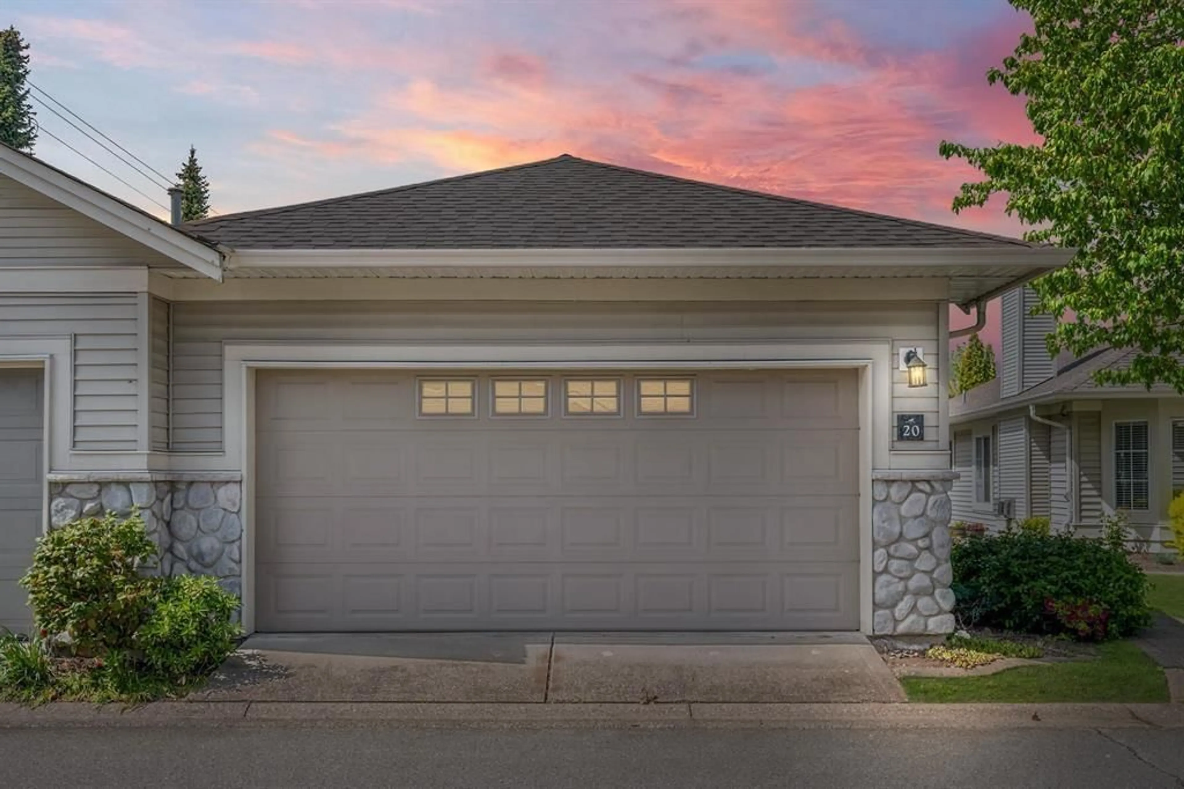 Indoor garage for 20 - 16888 80, Surrey British Columbia V4N5A1