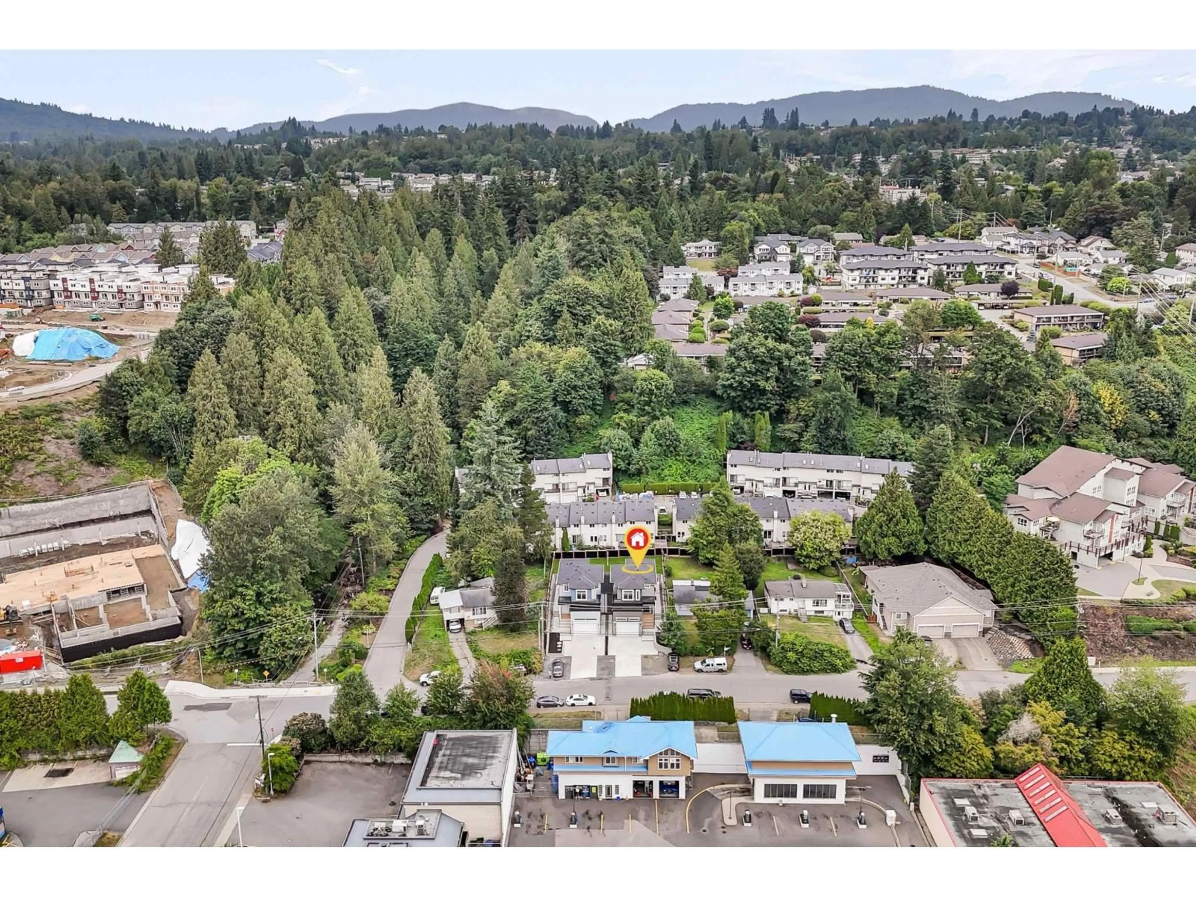 A pic from outside/outdoor area/front of a property/back of a property/a pic from drone, mountain view for B - 32729 FRASER, Mission British Columbia V2V1C9