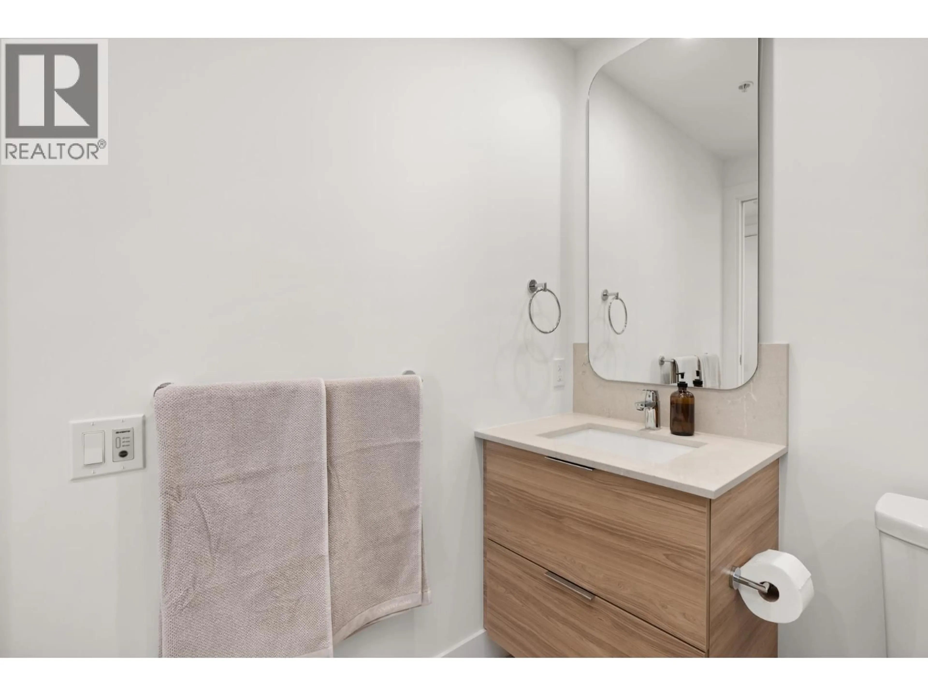 Standard bathroom, unknown for 306 - 2325 EMERY COURT, North Vancouver British Columbia V7J0E8