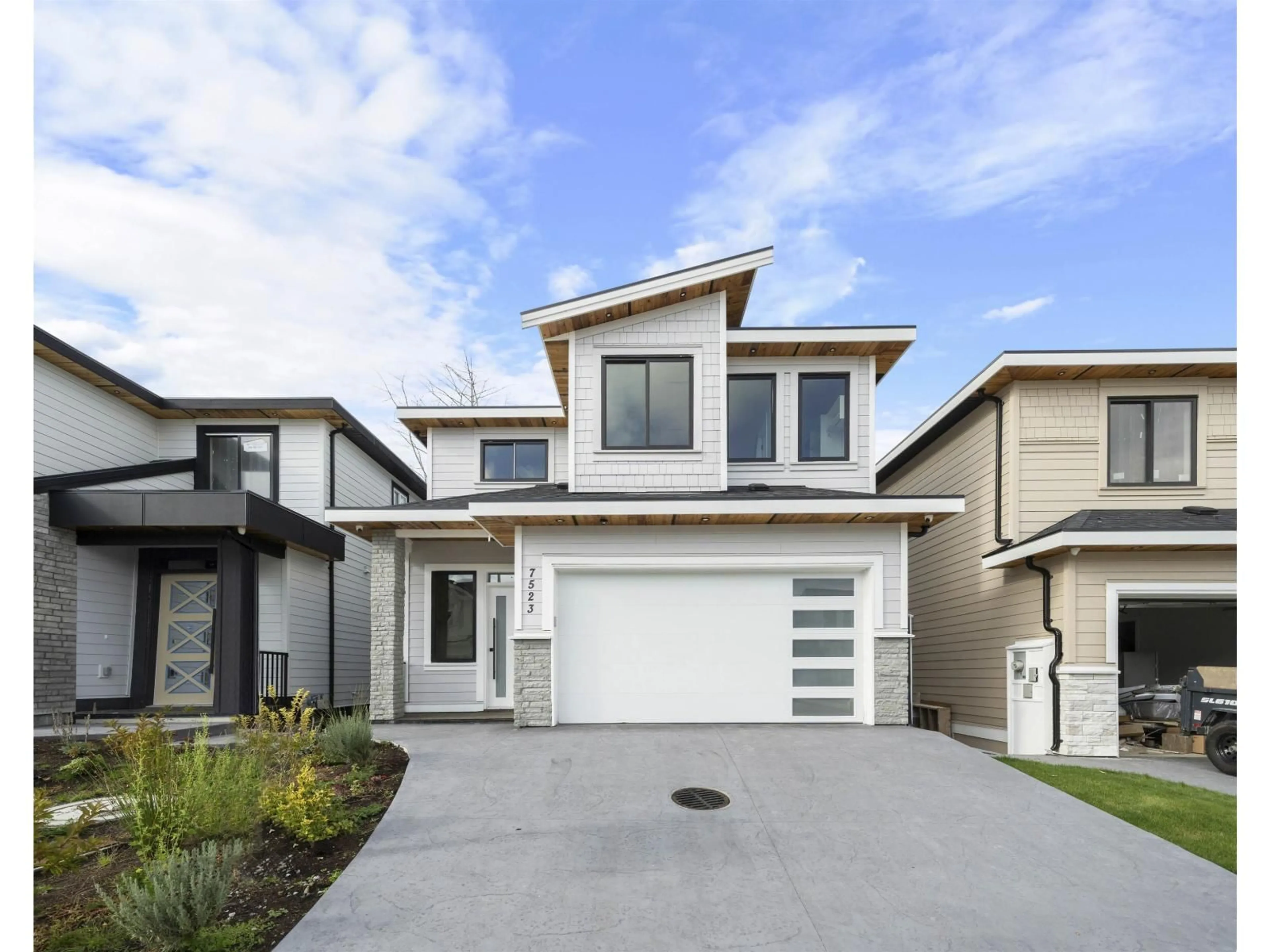 Home with vinyl exterior material, street for 7523 205, Langley British Columbia V2Y3S8