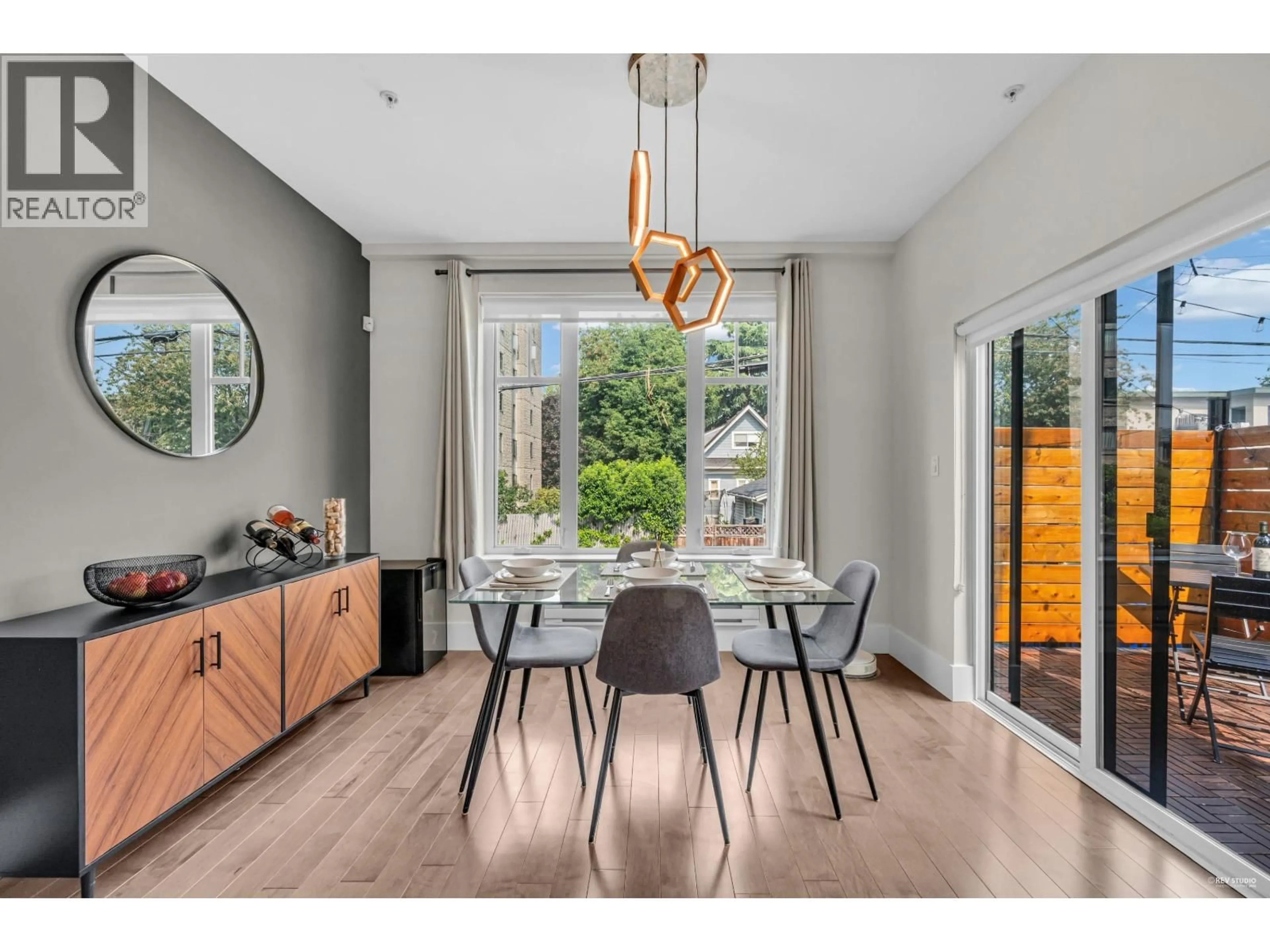 Dining room, wood/laminate floor for 333 7TH AVENUE, Vancouver British Columbia V5T1M9