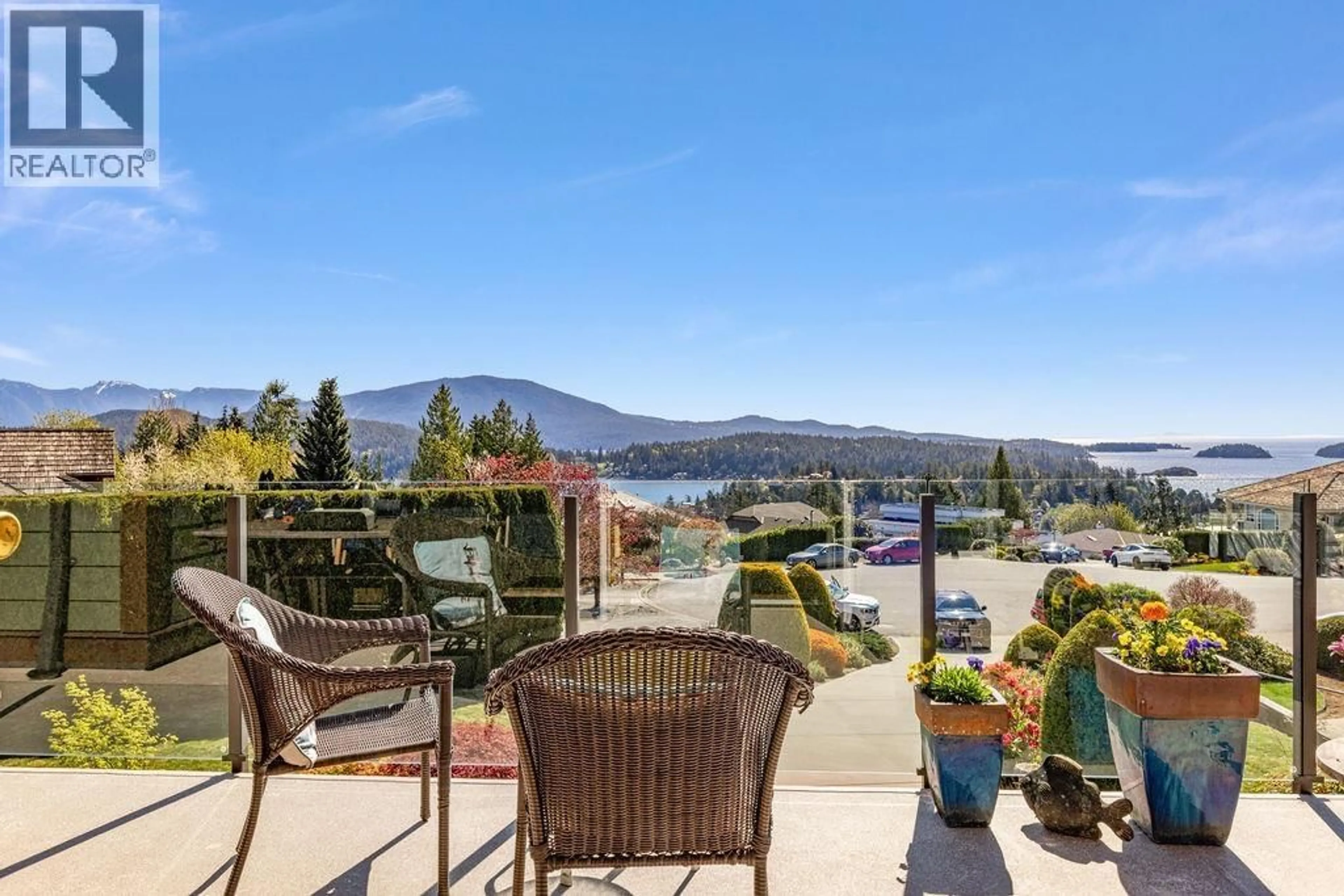 Patio, water/lake/river/ocean view for 802 OCEANMOUNT BOULEVARD, Gibsons British Columbia V0N1V8