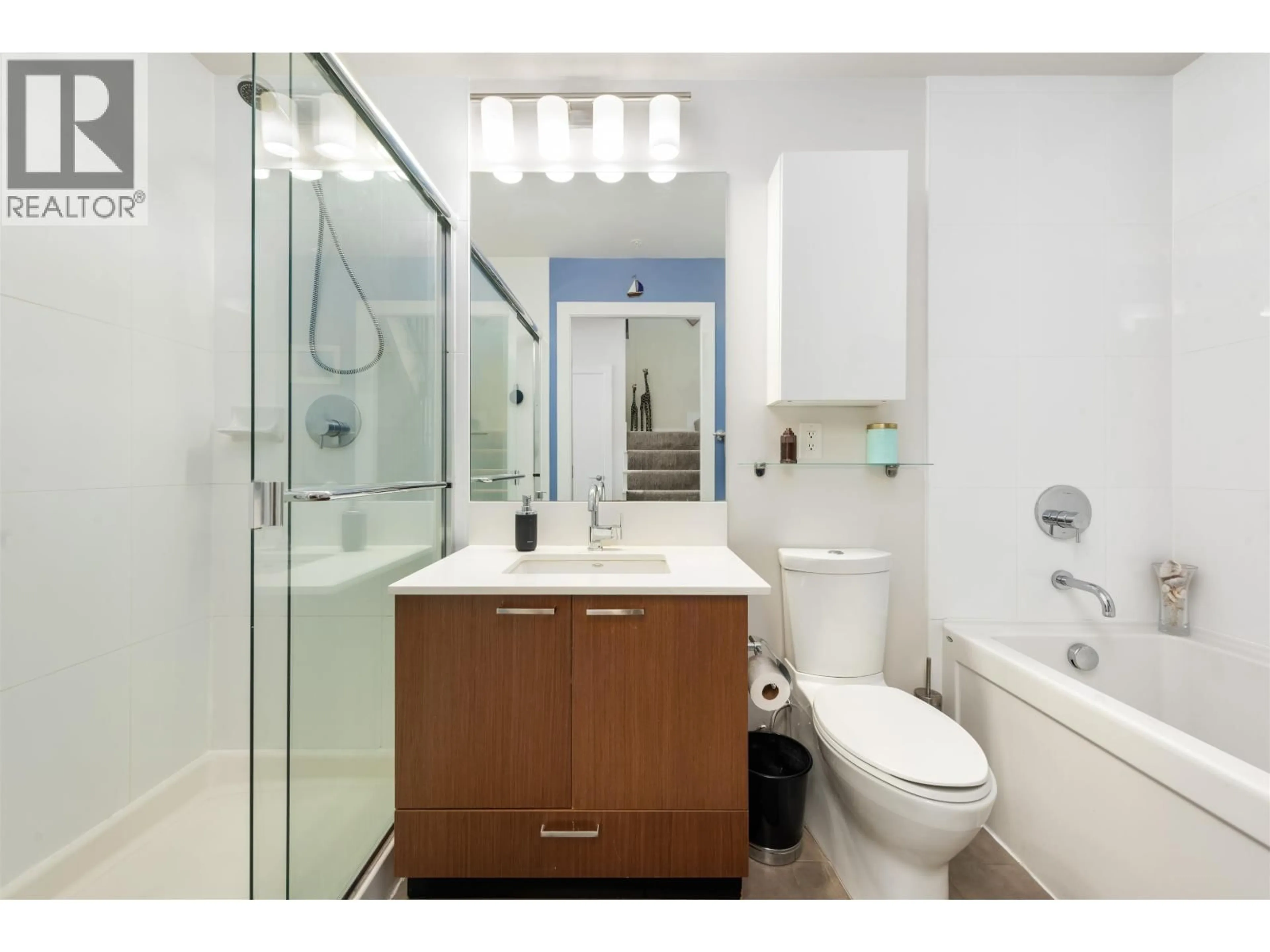 Standard bathroom, ceramic/tile floor for 903 - 221 UNION STREET, Vancouver British Columbia V6A0B4