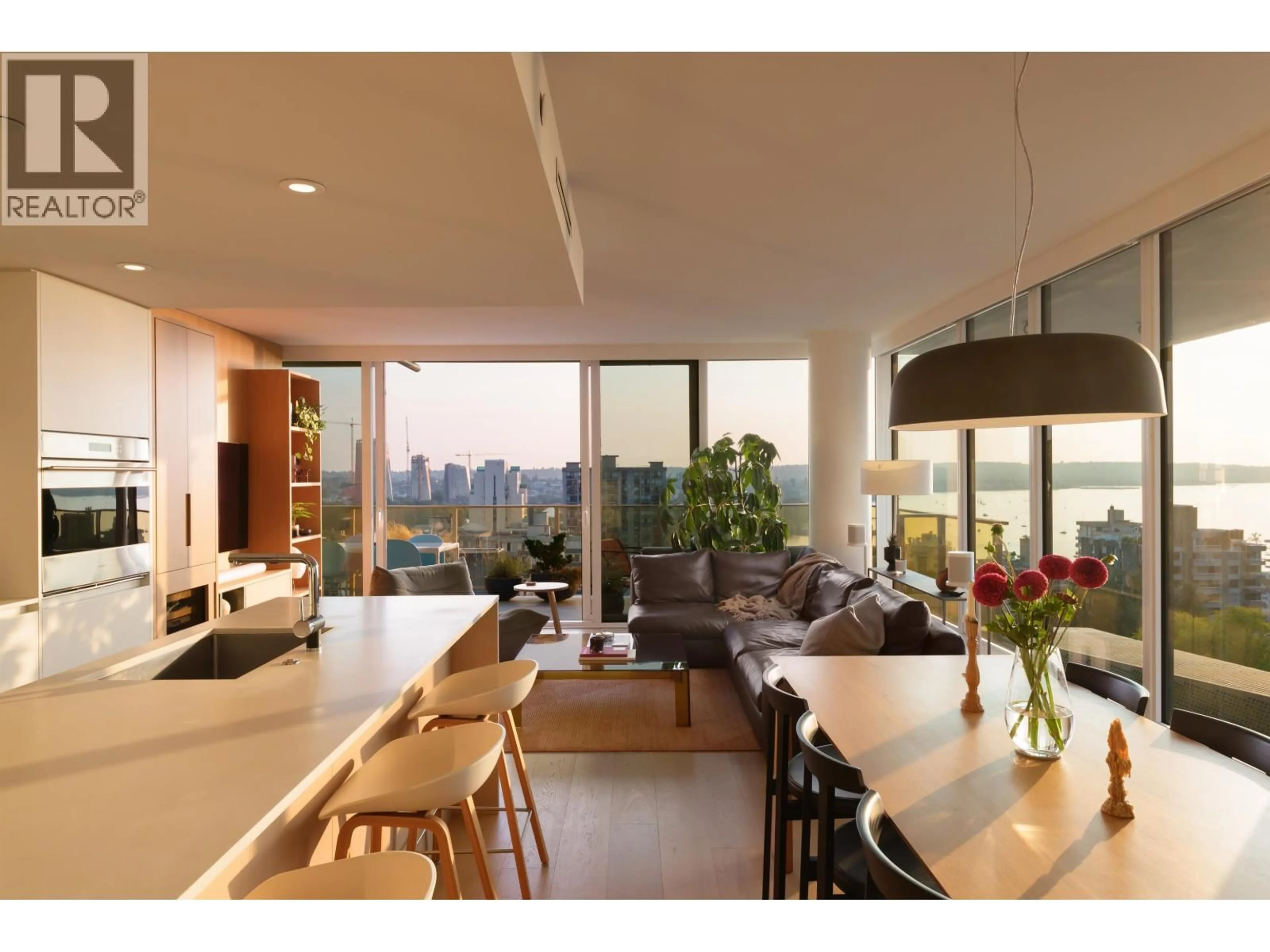 Living room with furniture, wood/laminate floor for 1404 - 1365 DAVIE STREET, Vancouver British Columbia V6E1N5