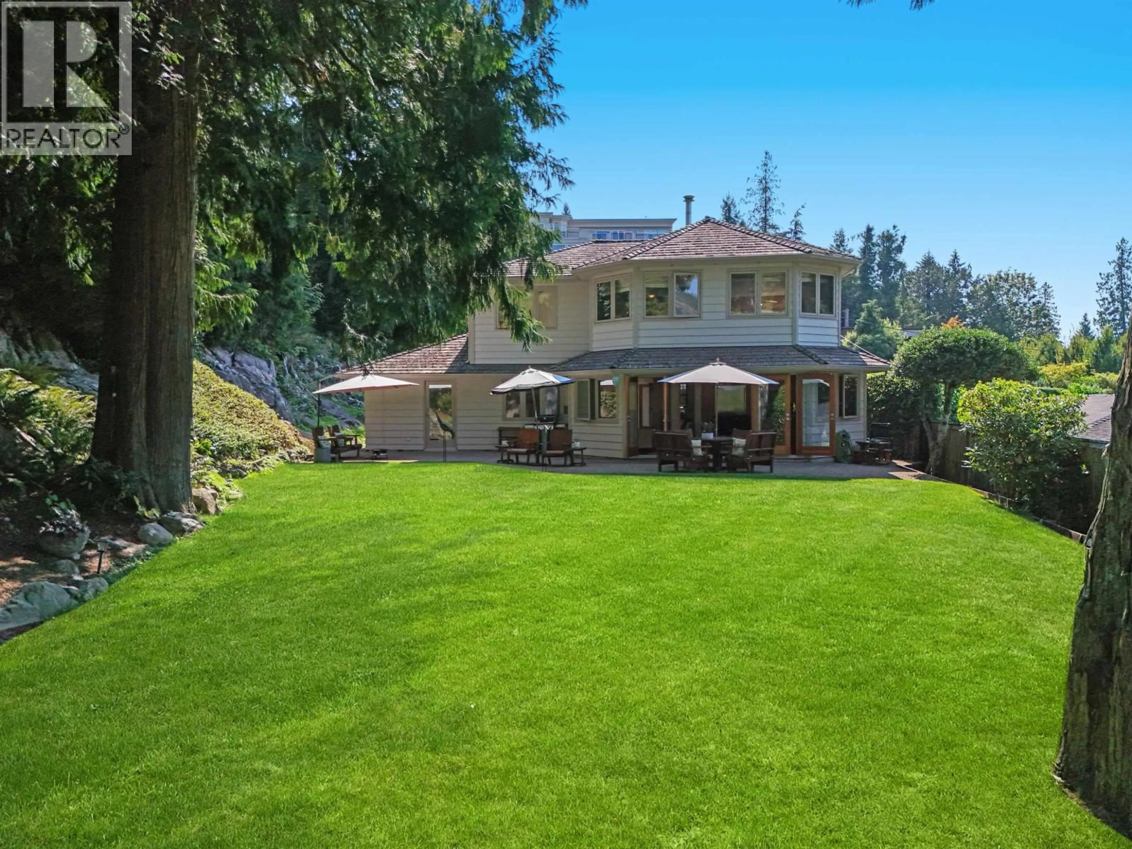 A pic from outside/outdoor area/front of a property/back of a property/a pic from drone, water/lake/river/ocean view for 5475 GREENLEAF ROAD, West Vancouver British Columbia V7W1N5