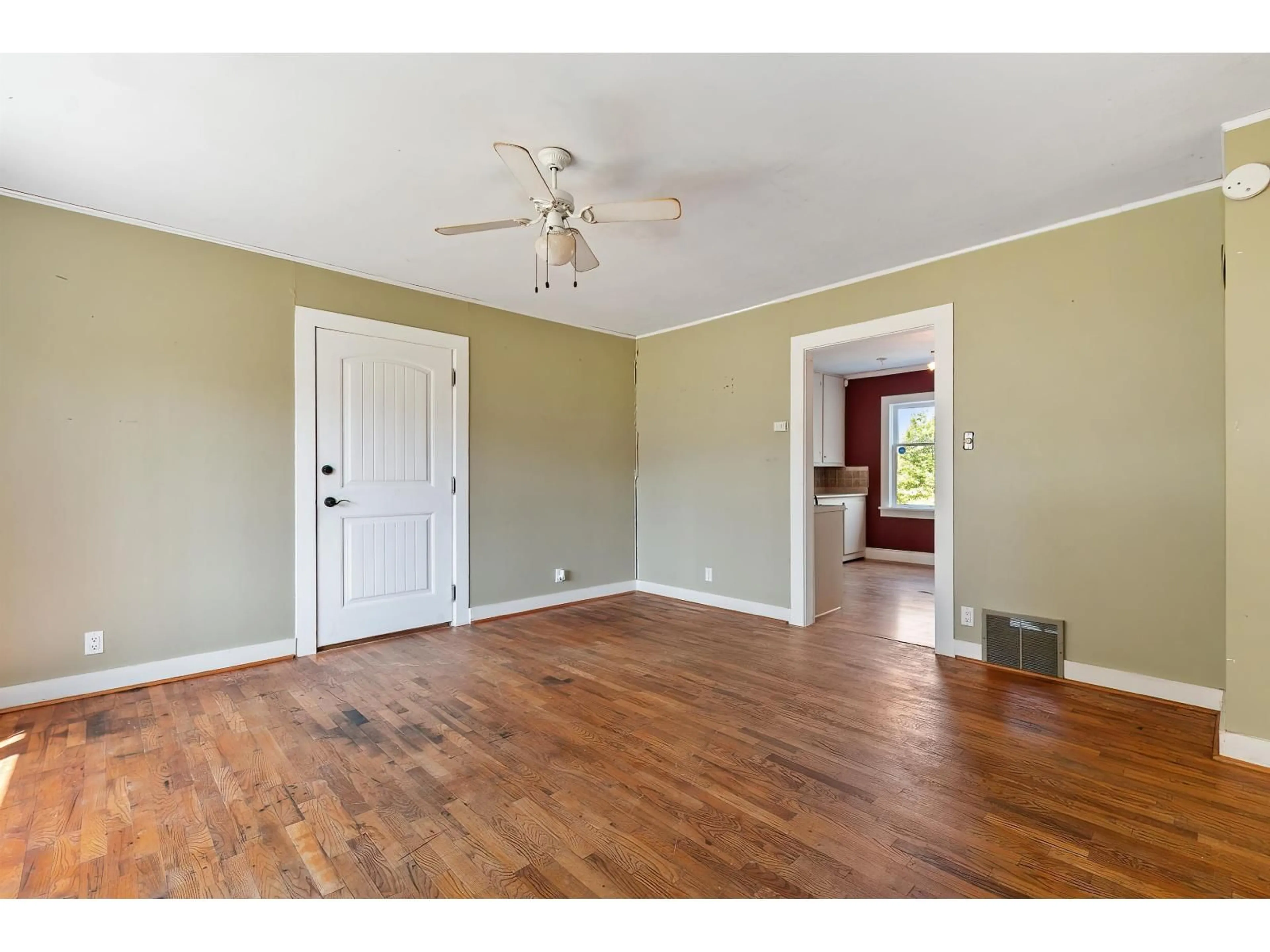A pic of a room for 44361 SOUTH SUMAS ROAD, Chilliwack British Columbia V2R4B7