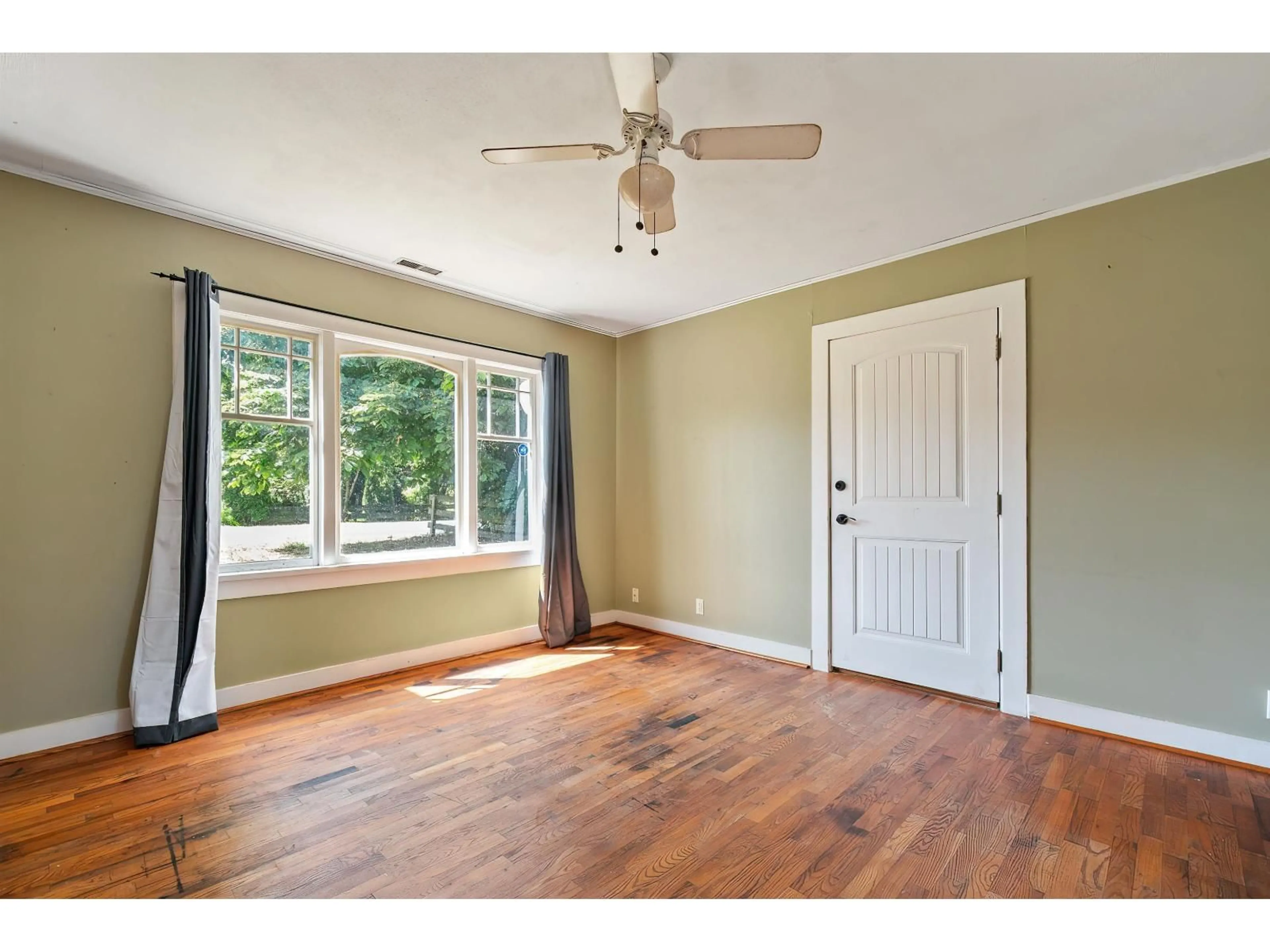 A pic of a room for 44361 SOUTH SUMAS ROAD, Chilliwack British Columbia V2R4B7