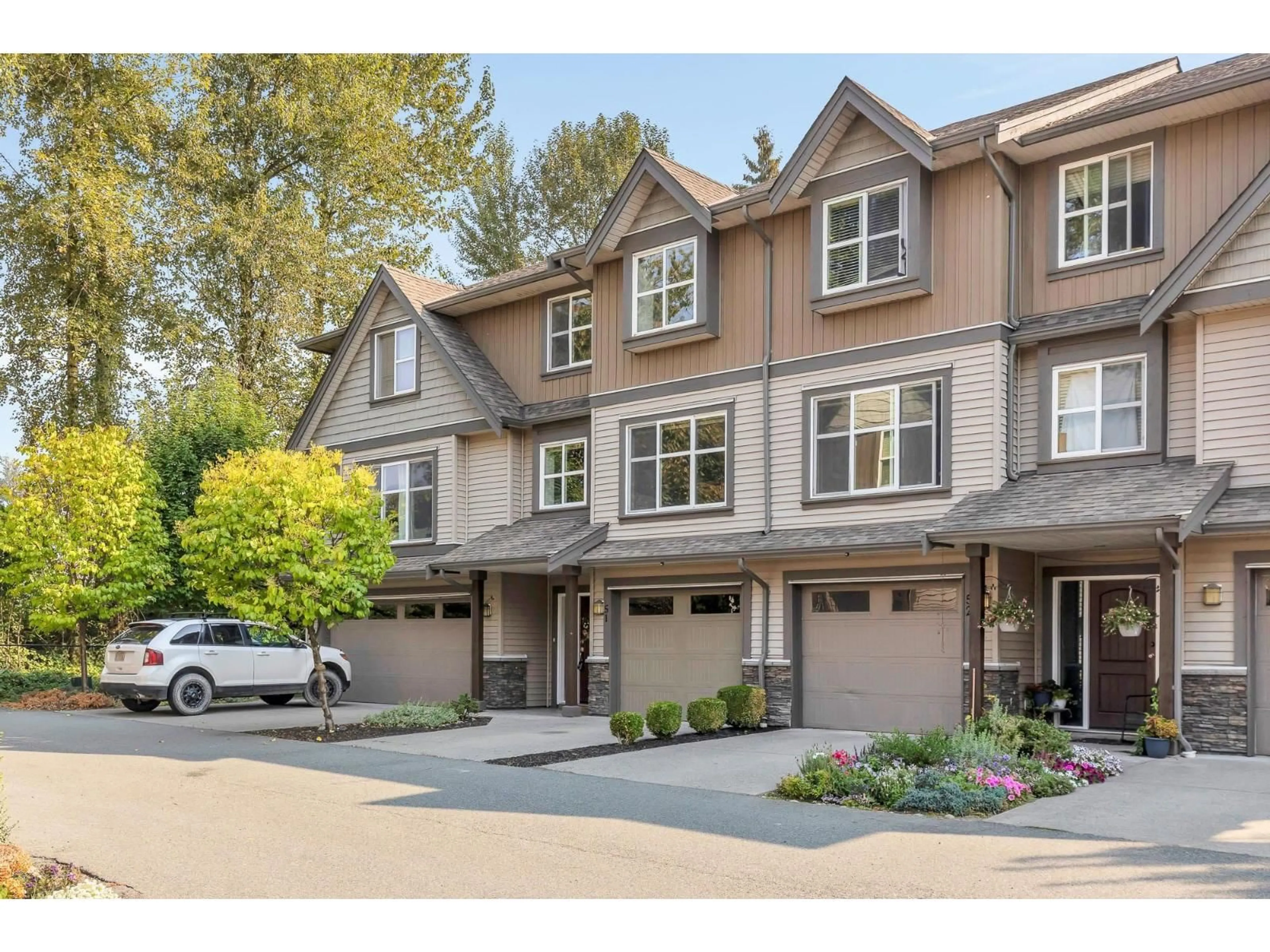 Home with vinyl exterior material, street for 51 - 45085 WOLFE ROAD, Chilliwack British Columbia V2P0C5