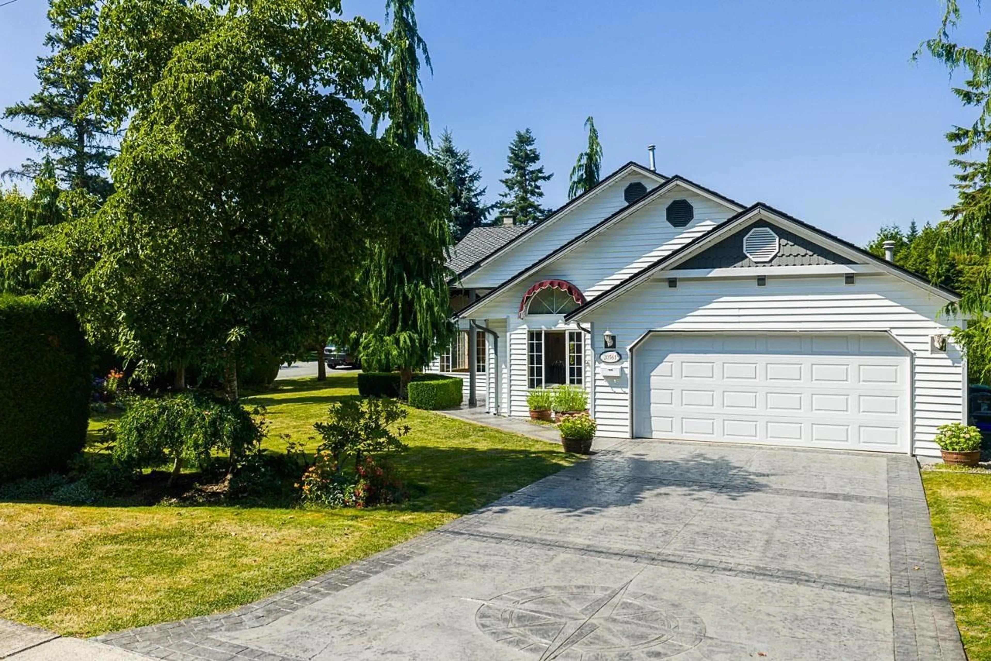 A pic from outside/outdoor area/front of a property/back of a property/a pic from drone, street for 20561 93A, Langley British Columbia V1M1Z1